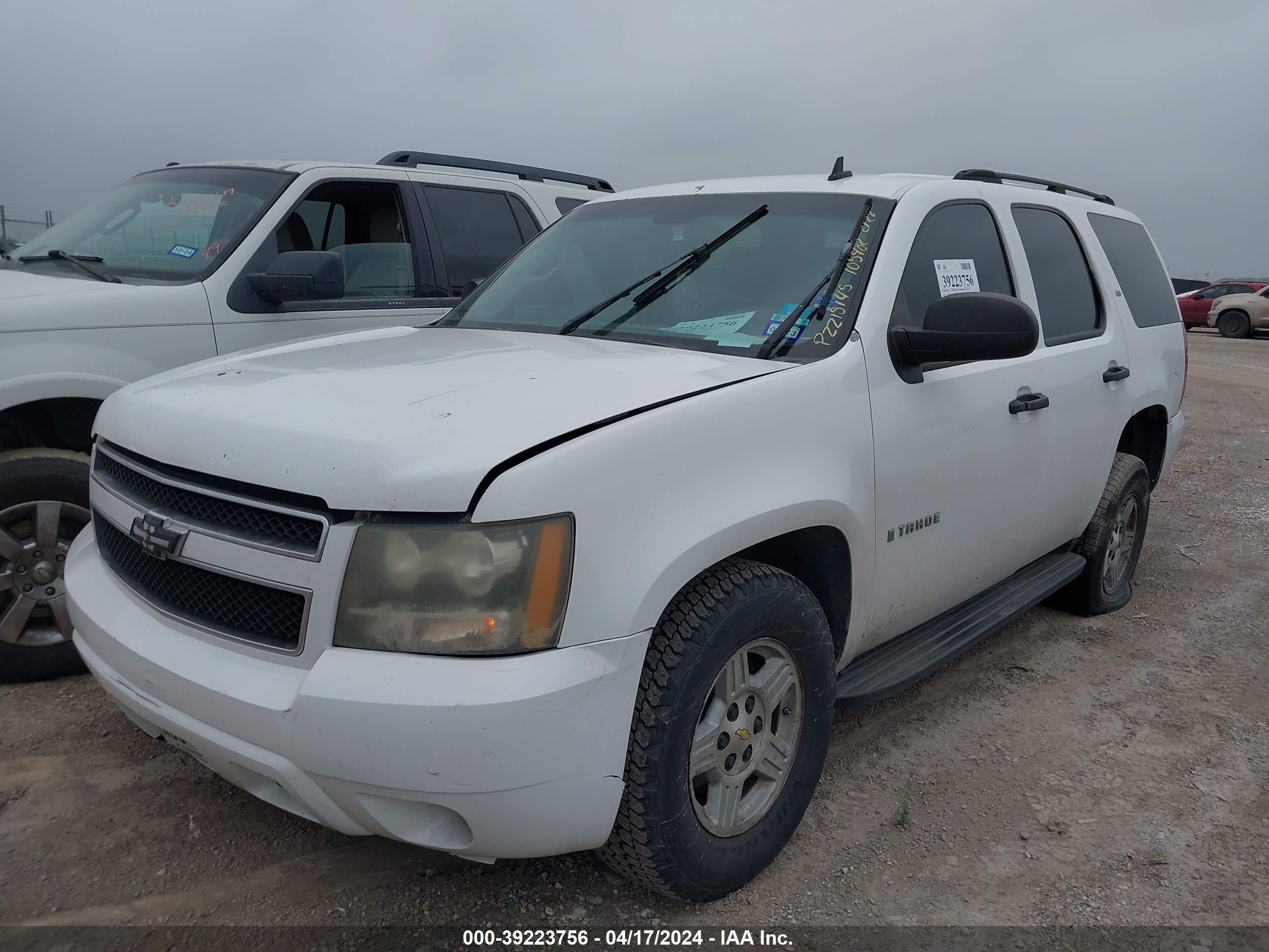 Photo 1 VIN: 1GNFK13027R105402 - CHEVROLET TAHOE 