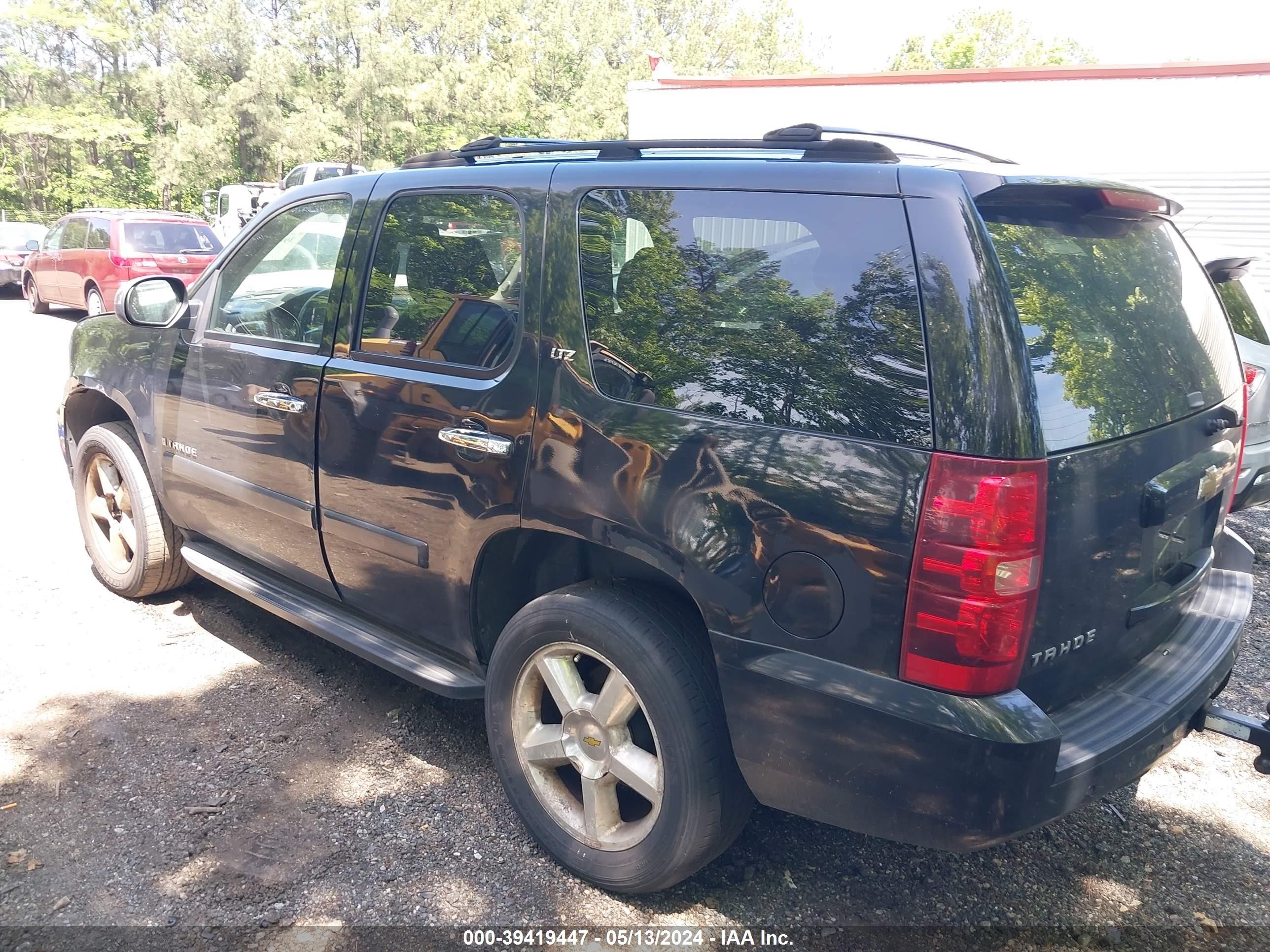 Photo 2 VIN: 1GNFK13027R298618 - CHEVROLET TAHOE 