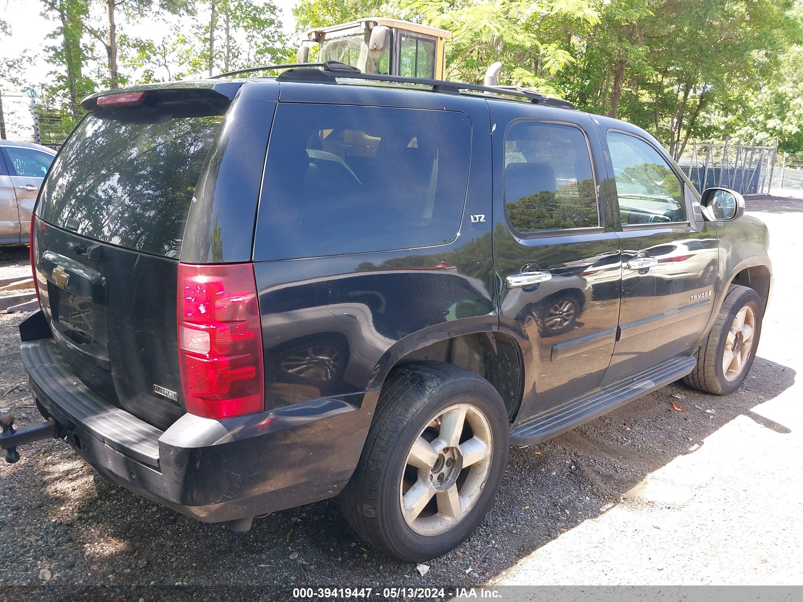 Photo 3 VIN: 1GNFK13027R298618 - CHEVROLET TAHOE 