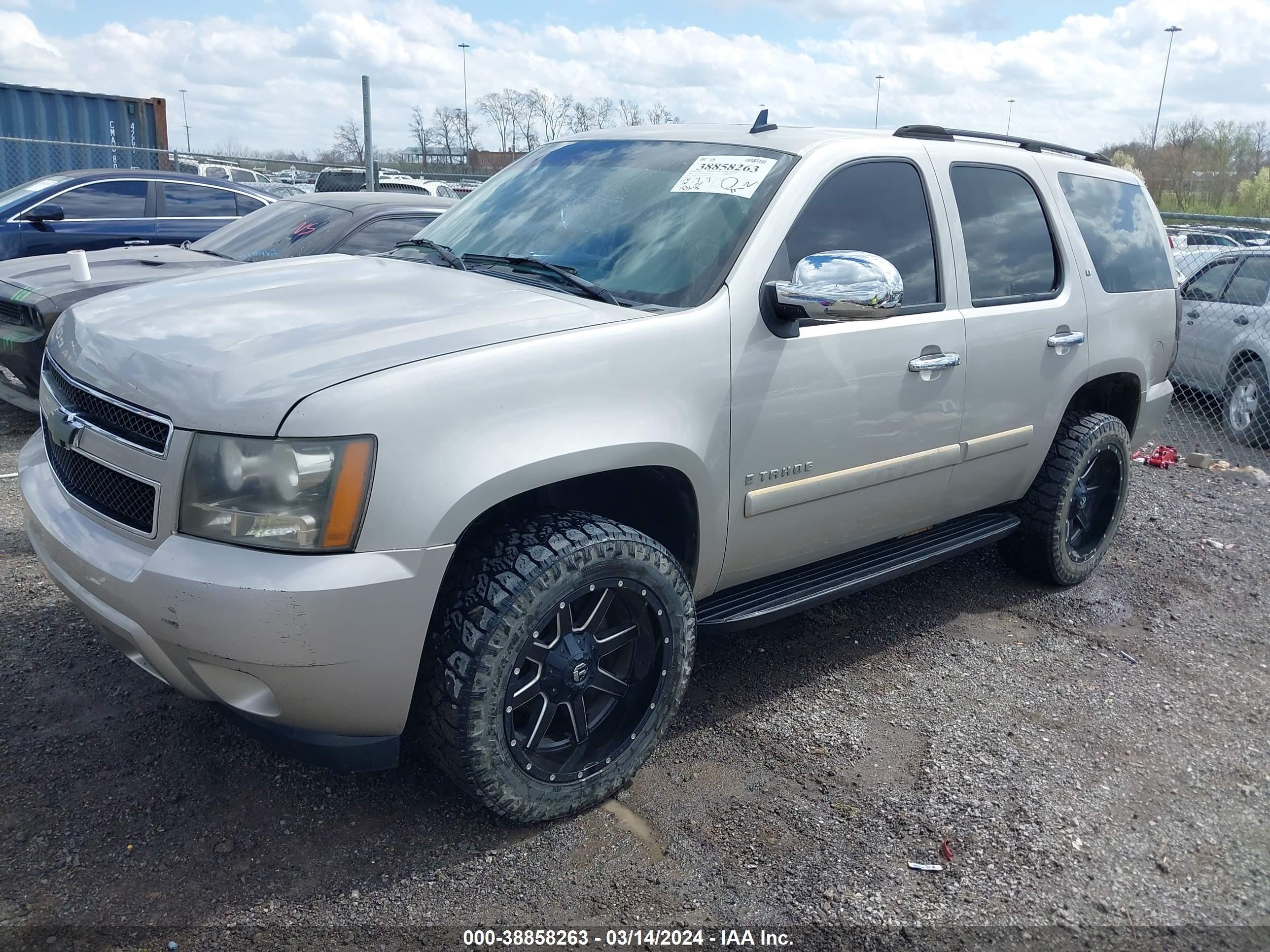 Photo 1 VIN: 1GNFK13027R313618 - CHEVROLET TAHOE 