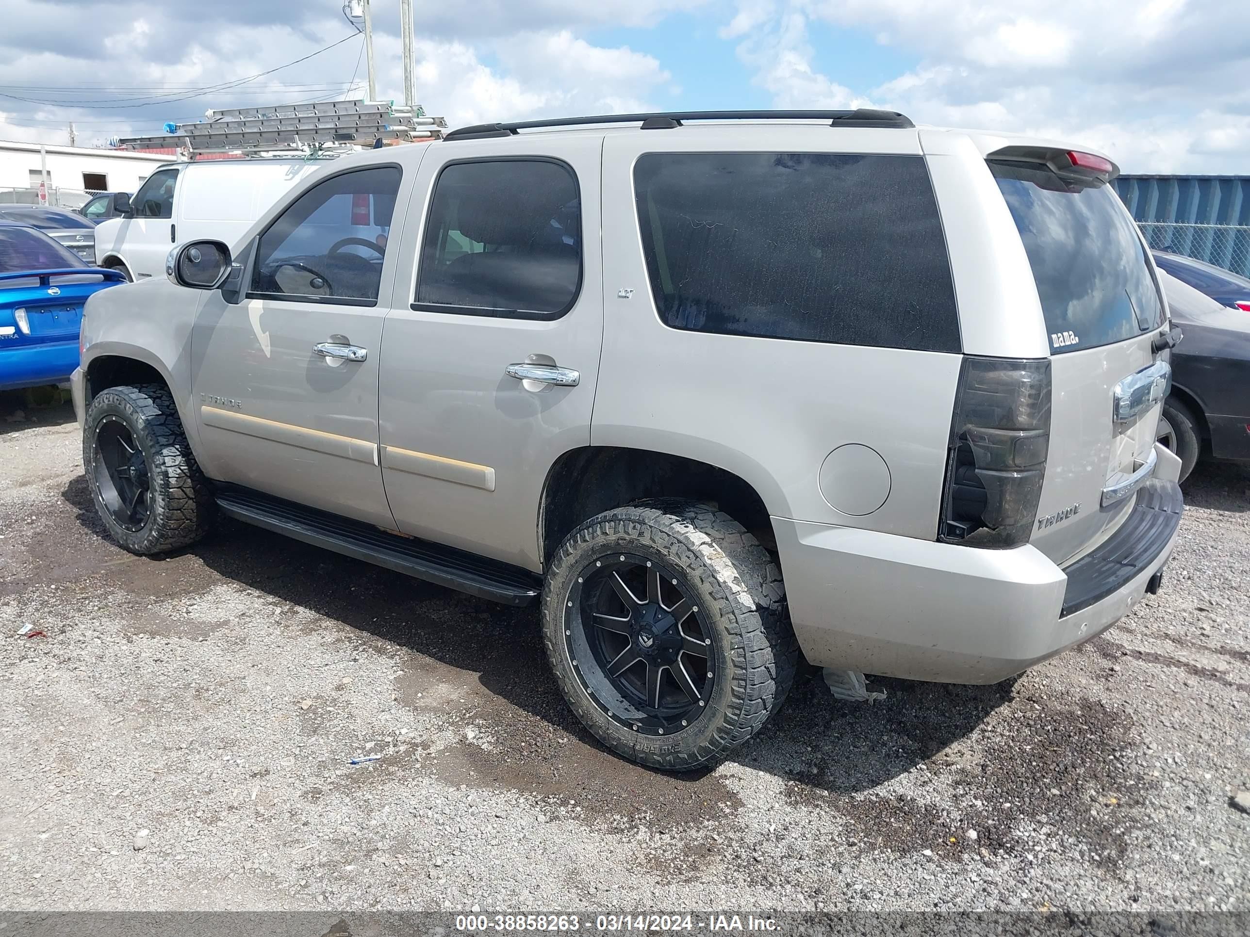 Photo 2 VIN: 1GNFK13027R313618 - CHEVROLET TAHOE 