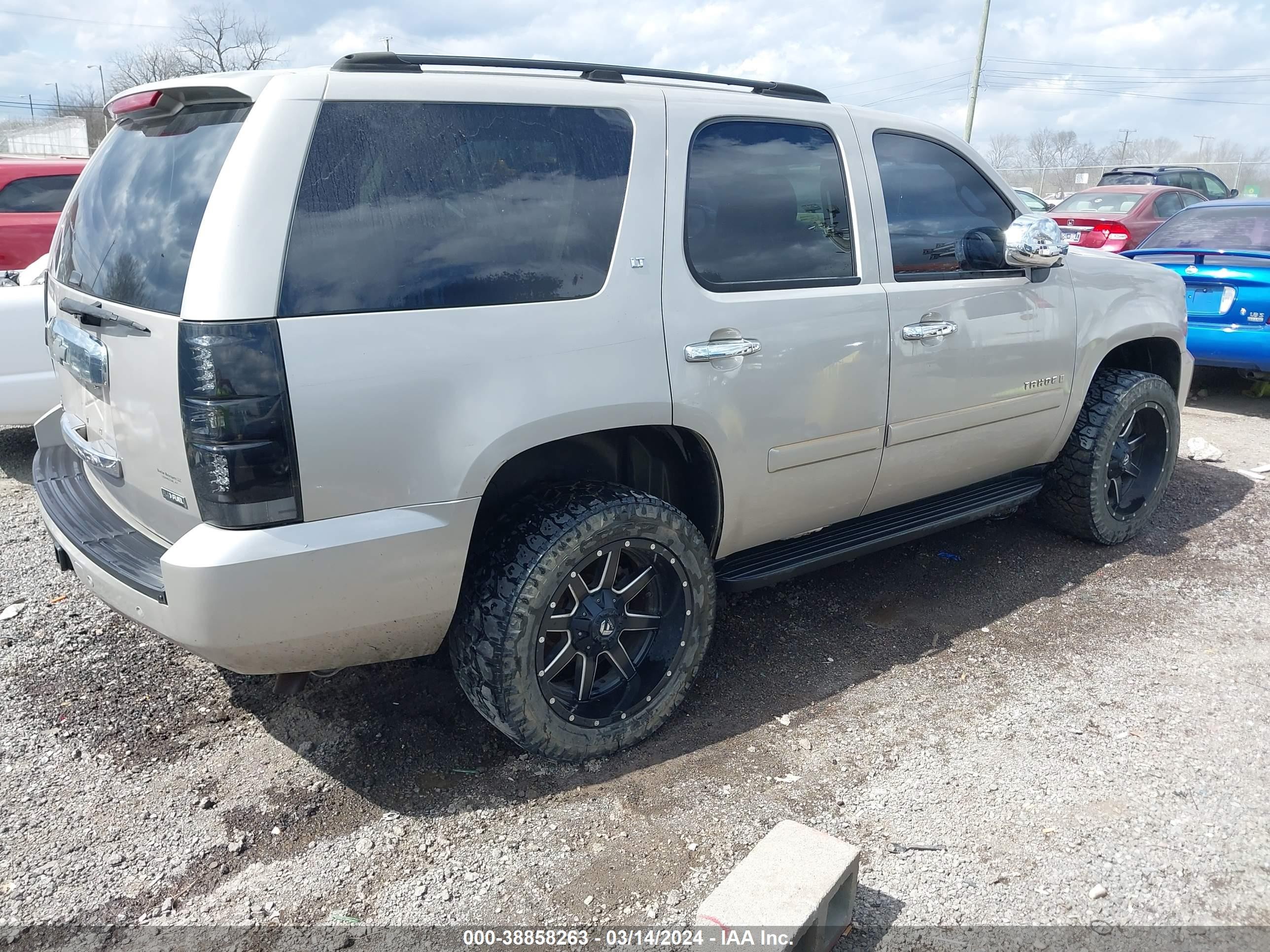 Photo 3 VIN: 1GNFK13027R313618 - CHEVROLET TAHOE 