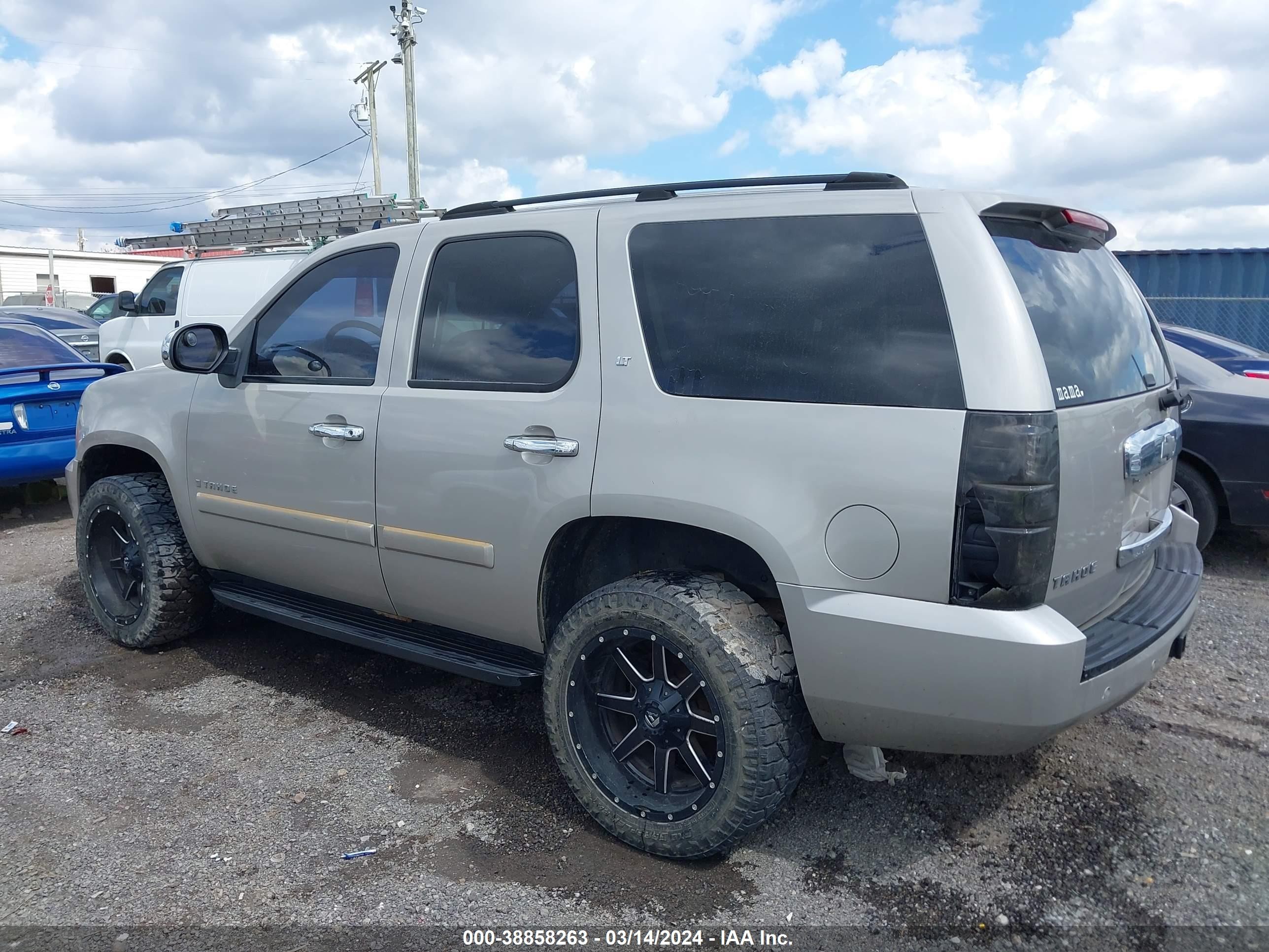 Photo 5 VIN: 1GNFK13027R313618 - CHEVROLET TAHOE 