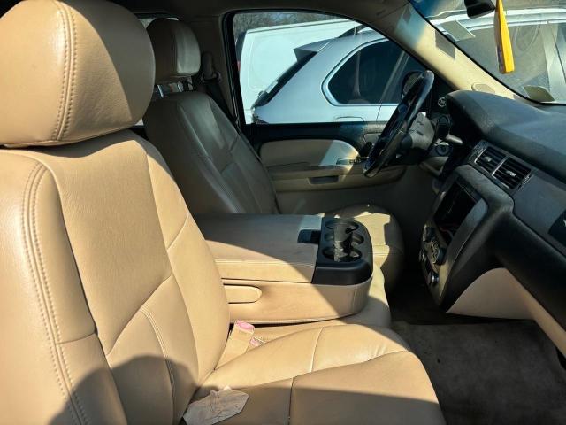 Photo 4 VIN: 1GNFK13028J226897 - CHEVROLET TAHOE 