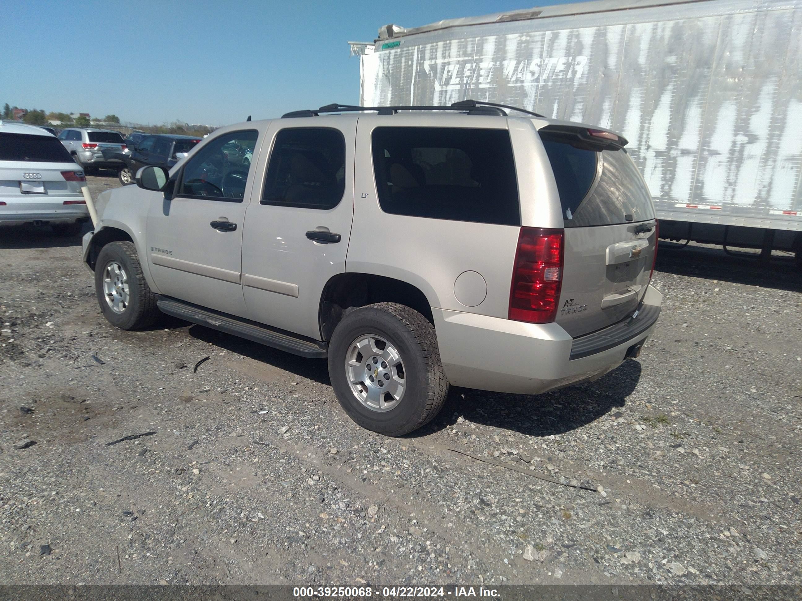 Photo 2 VIN: 1GNFK13028R136960 - CHEVROLET TAHOE 