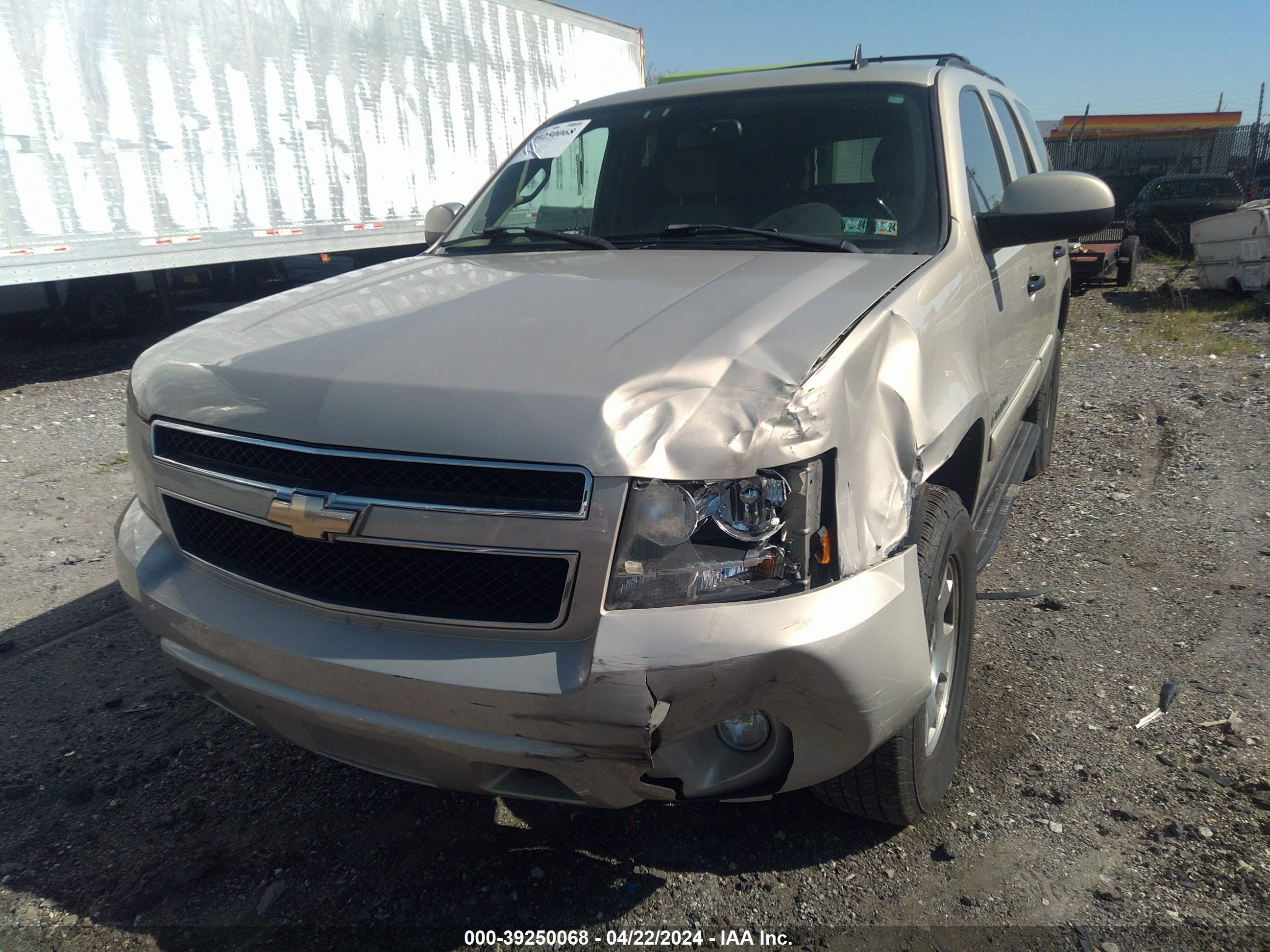 Photo 5 VIN: 1GNFK13028R136960 - CHEVROLET TAHOE 