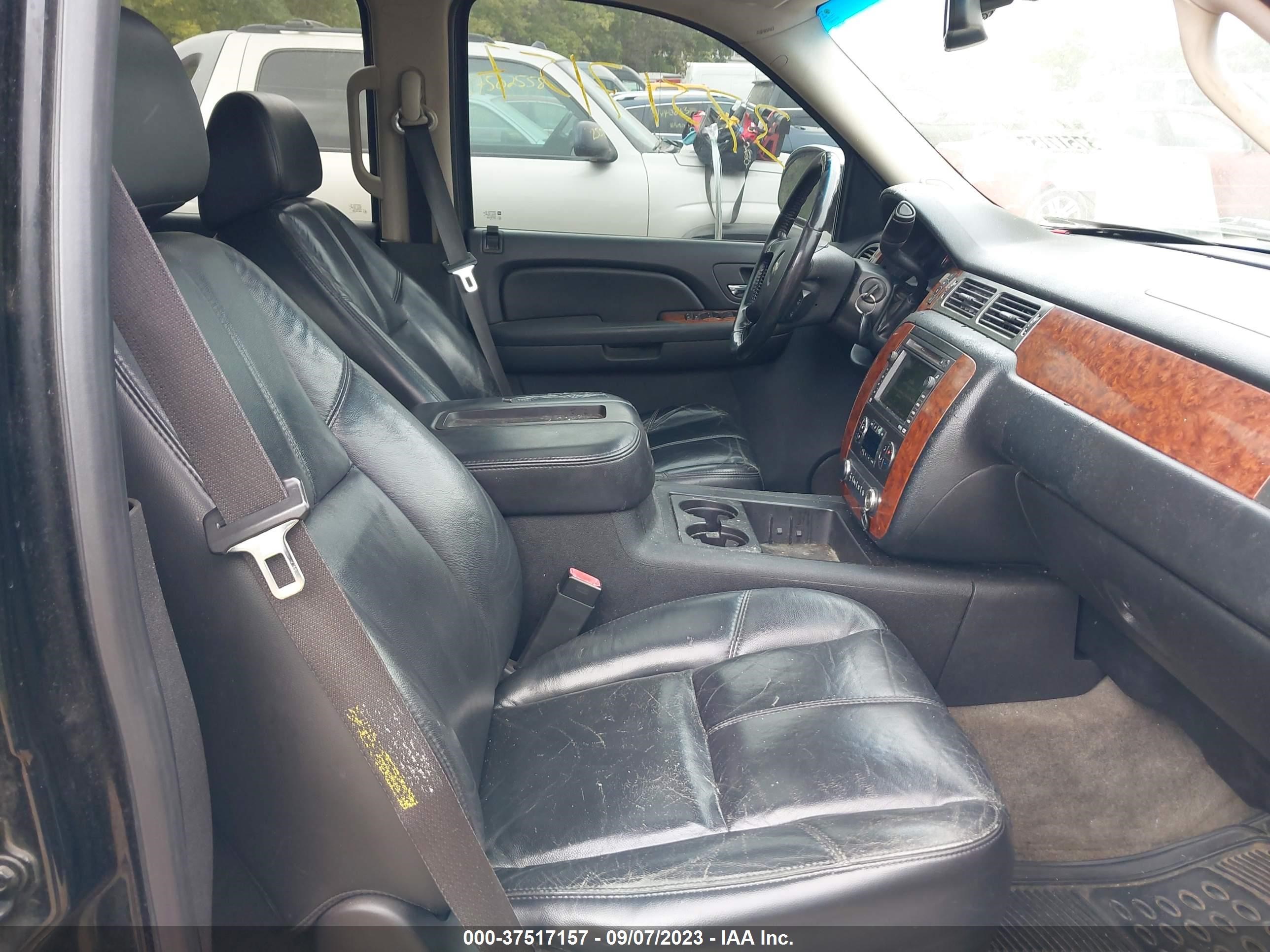 Photo 4 VIN: 1GNFK13037J112017 - CHEVROLET TAHOE 