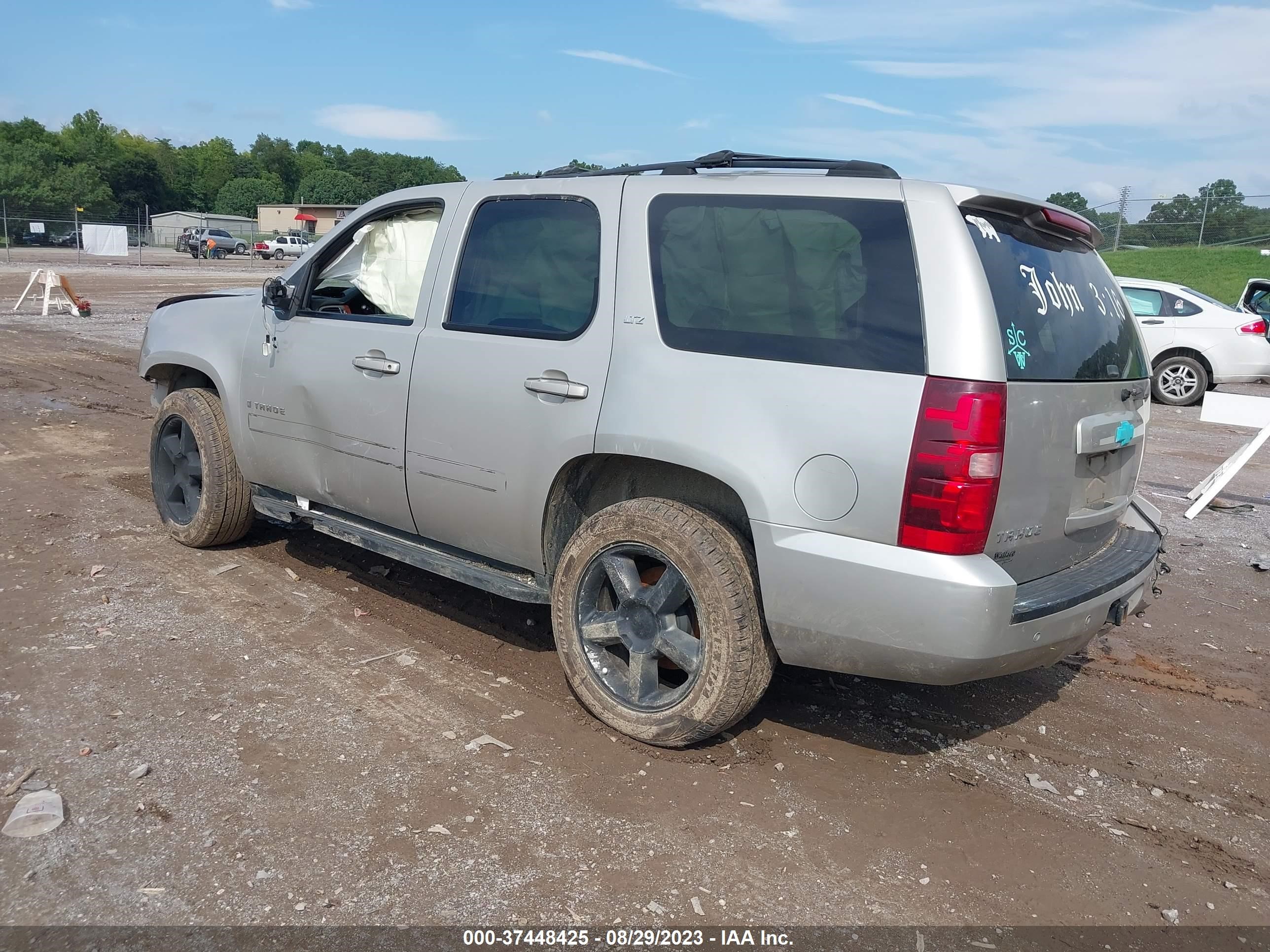 Photo 2 VIN: 1GNFK13037R130857 - CHEVROLET TAHOE 