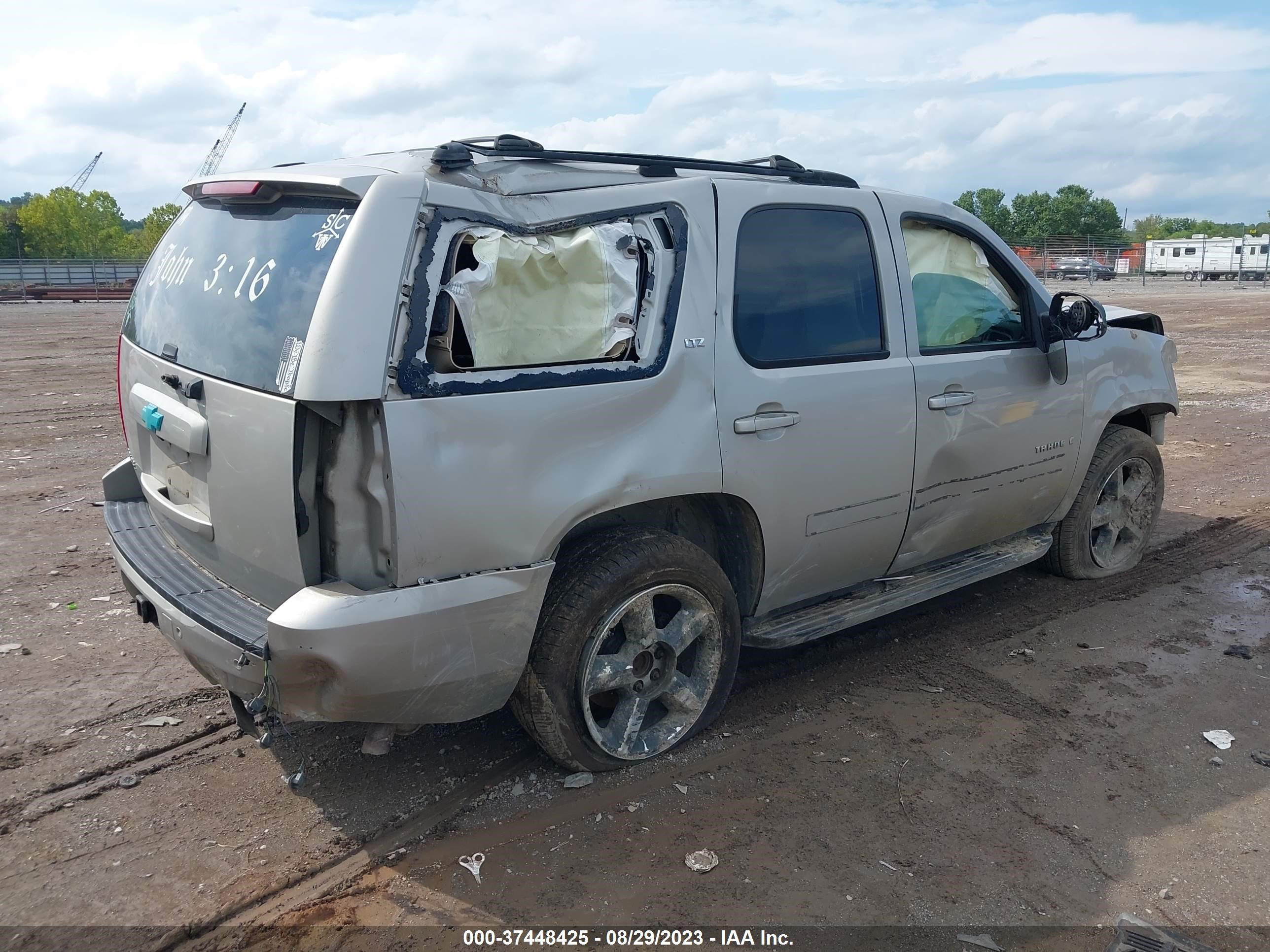 Photo 3 VIN: 1GNFK13037R130857 - CHEVROLET TAHOE 