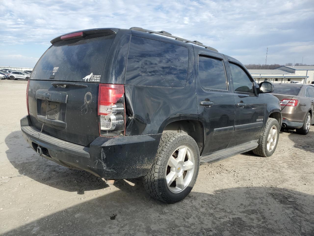 Photo 2 VIN: 1GNFK13037R140563 - CHEVROLET TAHOE 