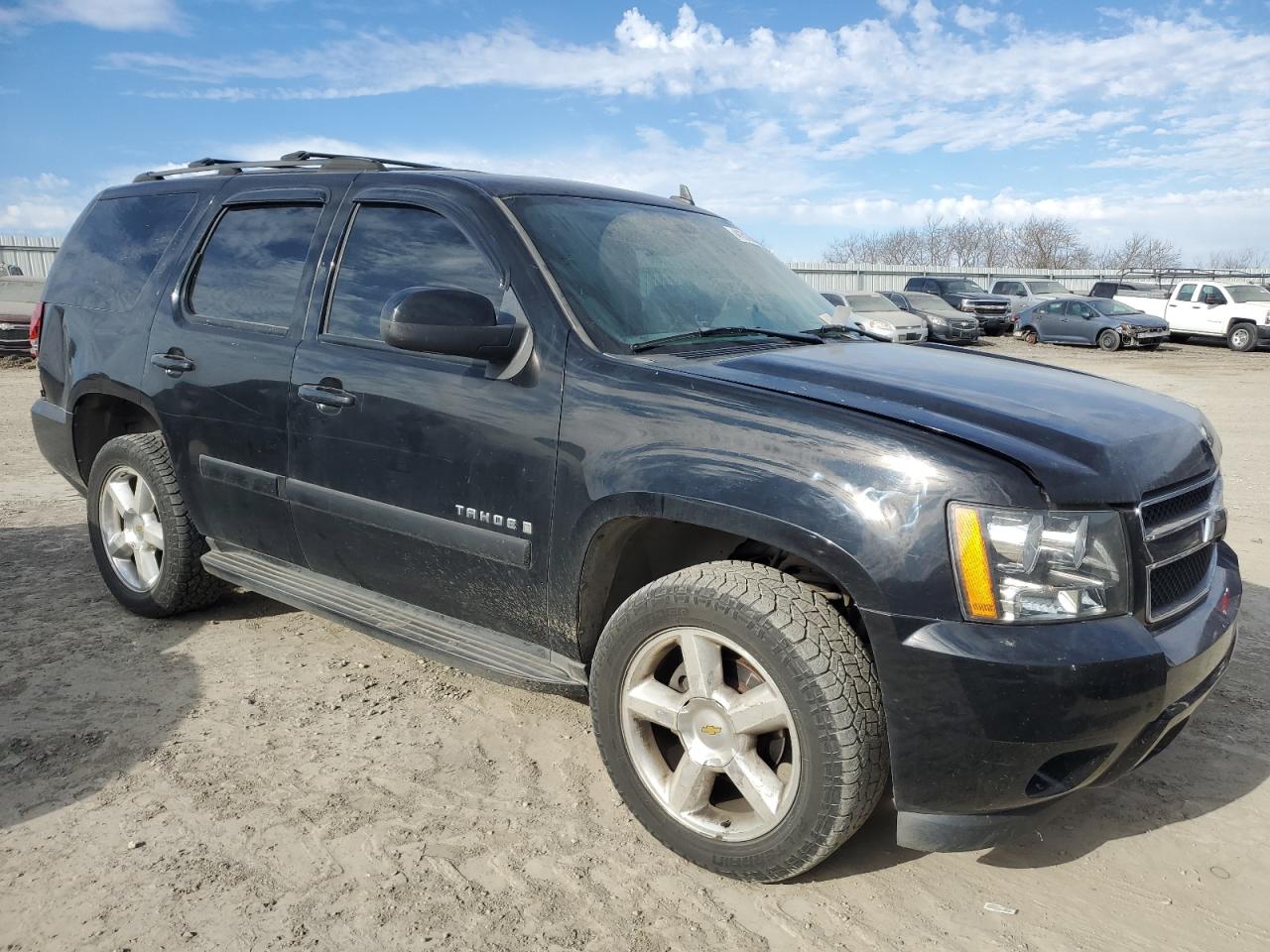 Photo 3 VIN: 1GNFK13037R140563 - CHEVROLET TAHOE 