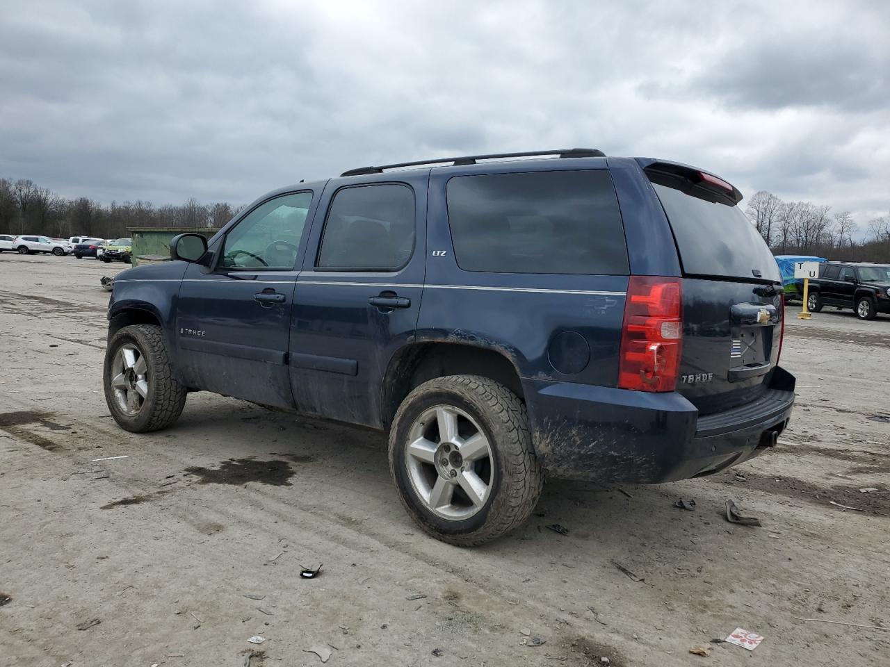 Photo 1 VIN: 1GNFK13037R185597 - CHEVROLET TAHOE 