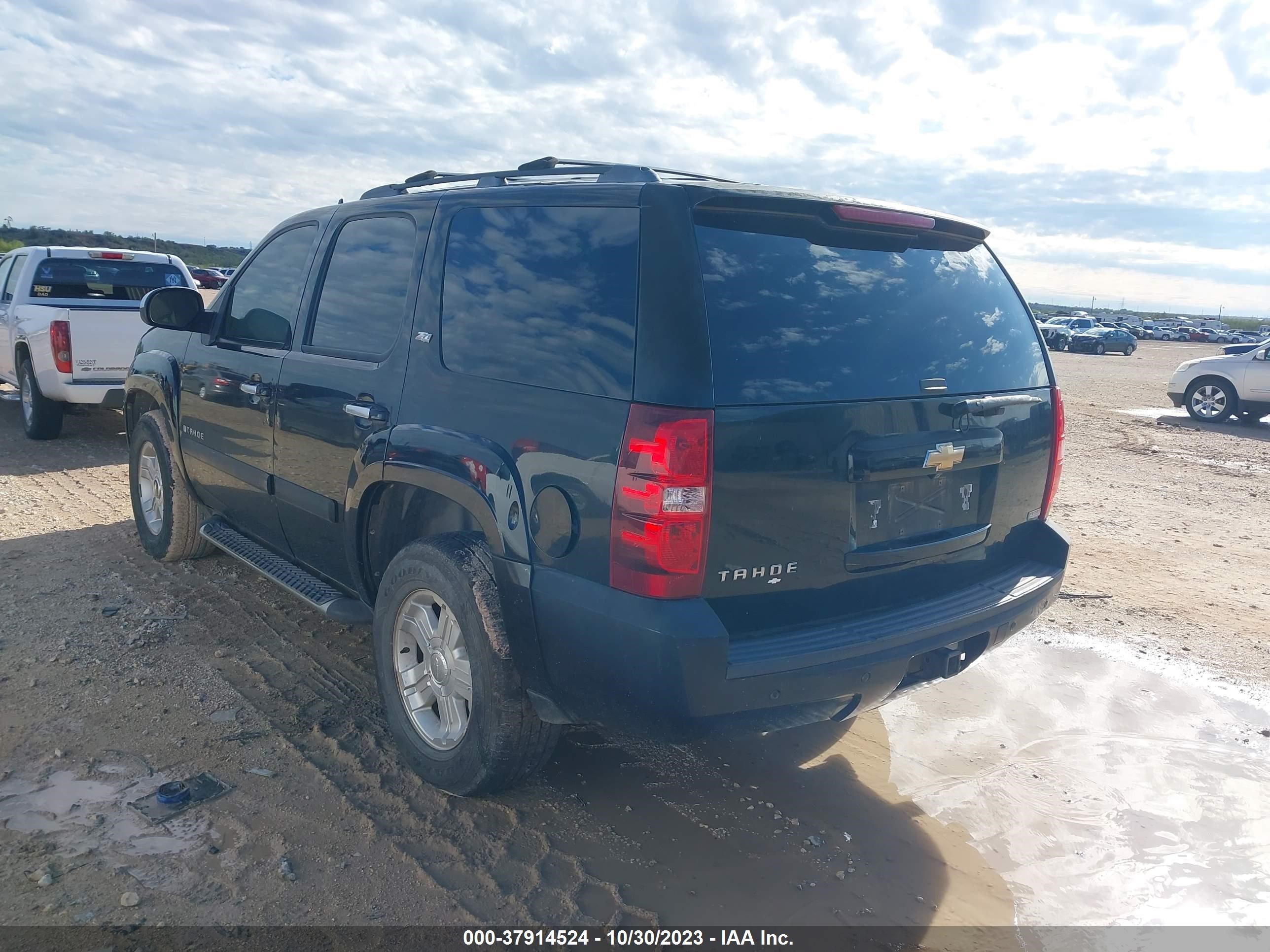 Photo 2 VIN: 1GNFK13037R368191 - CHEVROLET TAHOE 