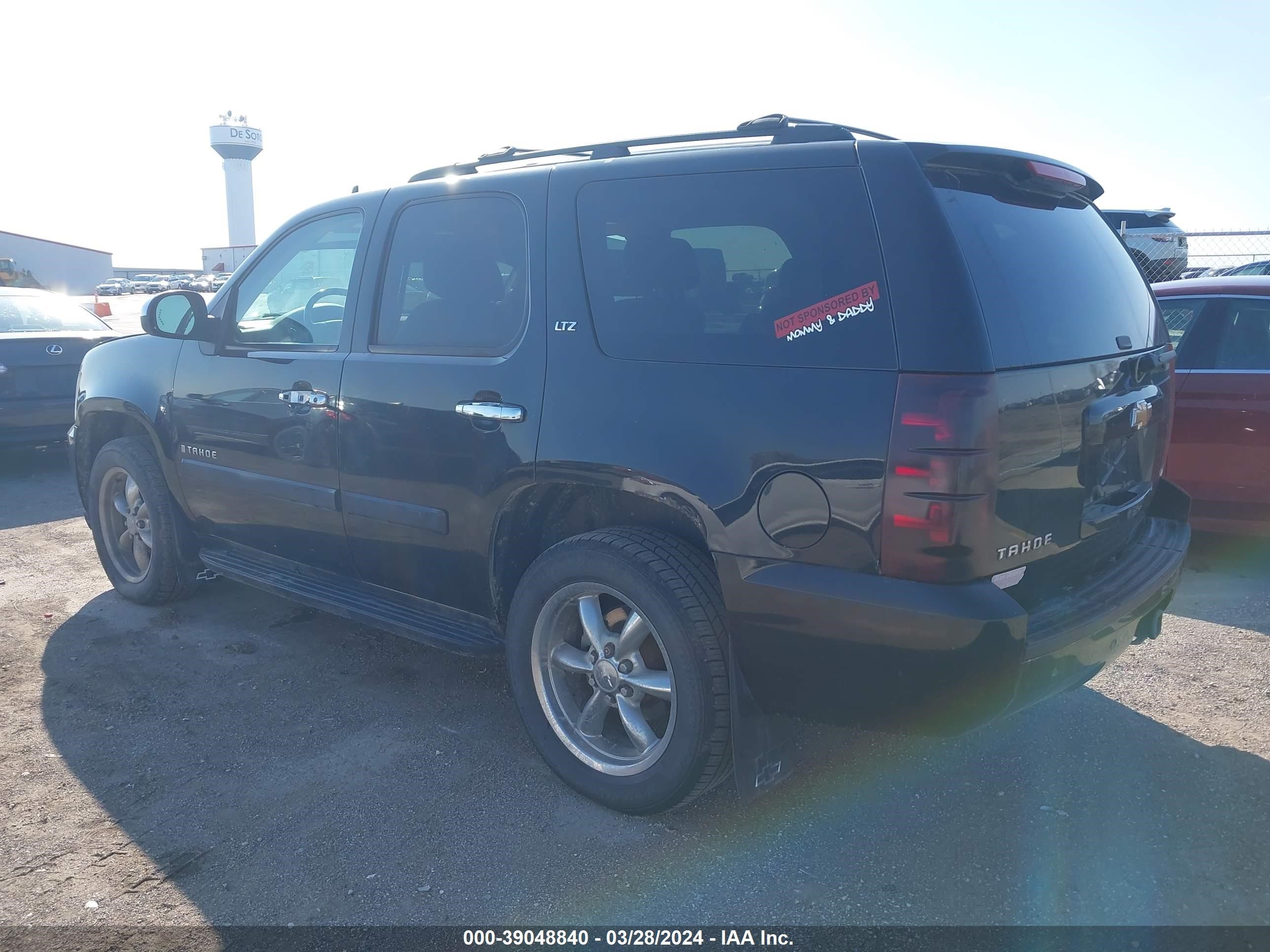 Photo 2 VIN: 1GNFK13037R391471 - CHEVROLET TAHOE 