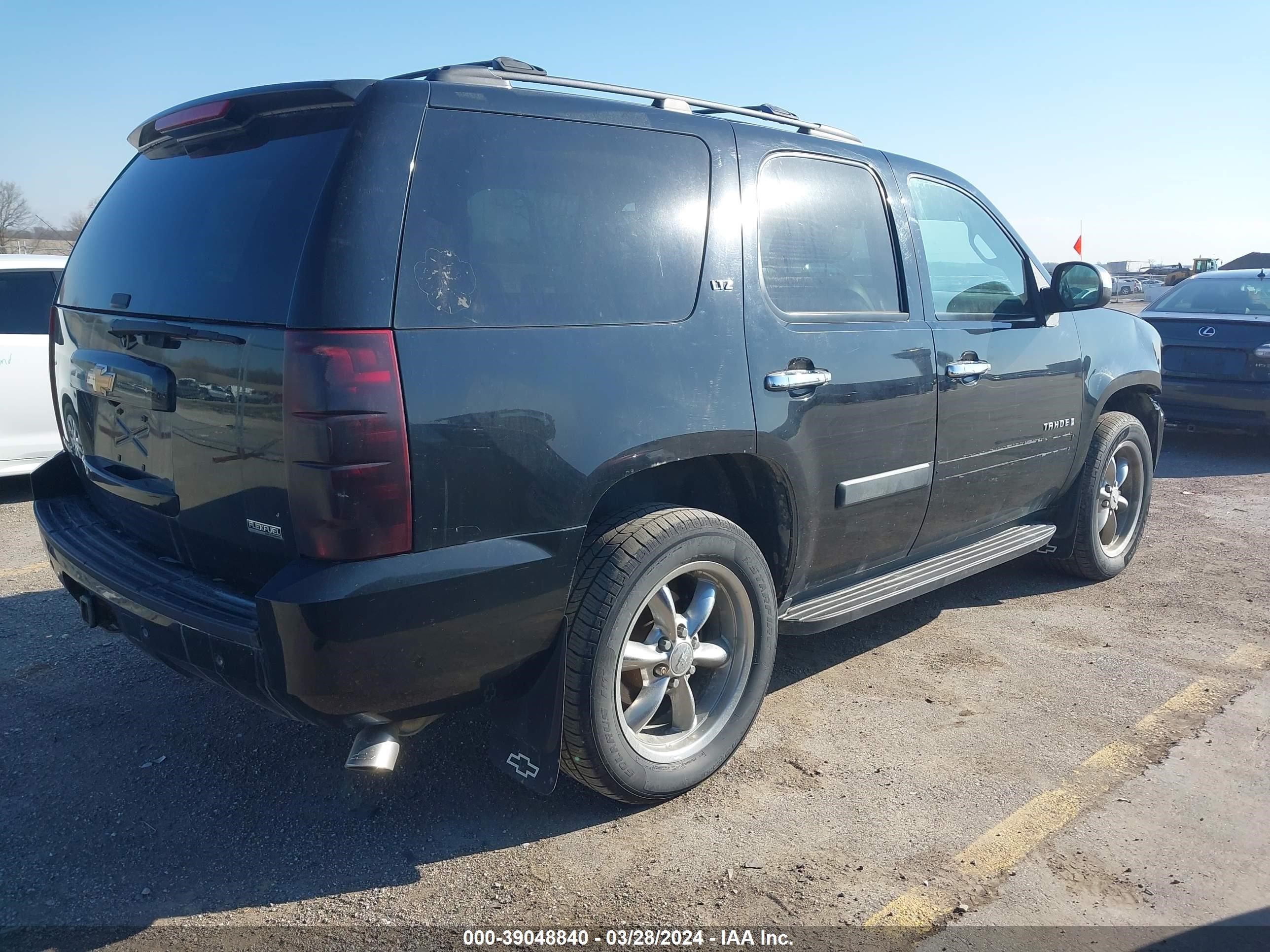 Photo 3 VIN: 1GNFK13037R391471 - CHEVROLET TAHOE 