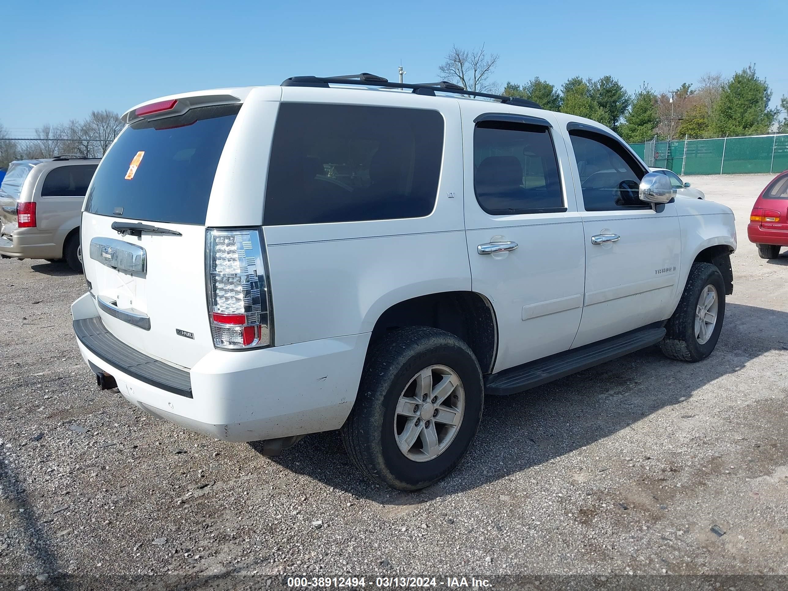 Photo 3 VIN: 1GNFK13038J129336 - CHEVROLET TAHOE 