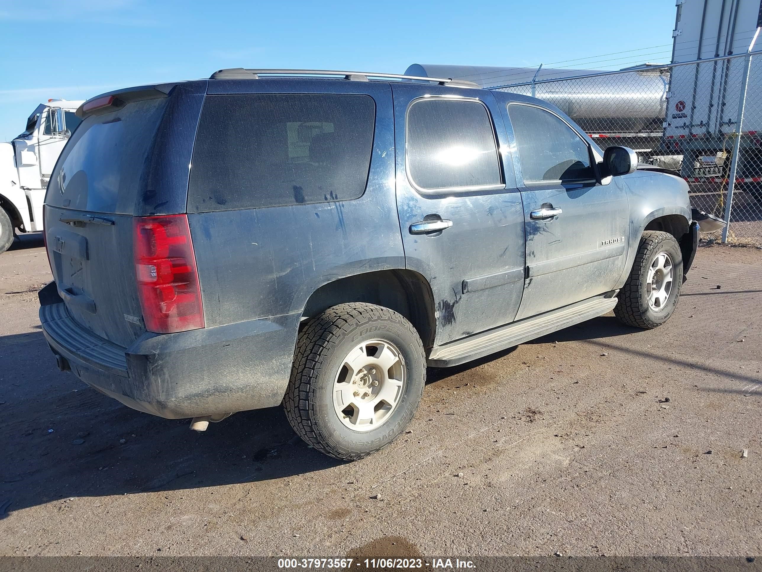 Photo 3 VIN: 1GNFK13038J234412 - CHEVROLET TAHOE 