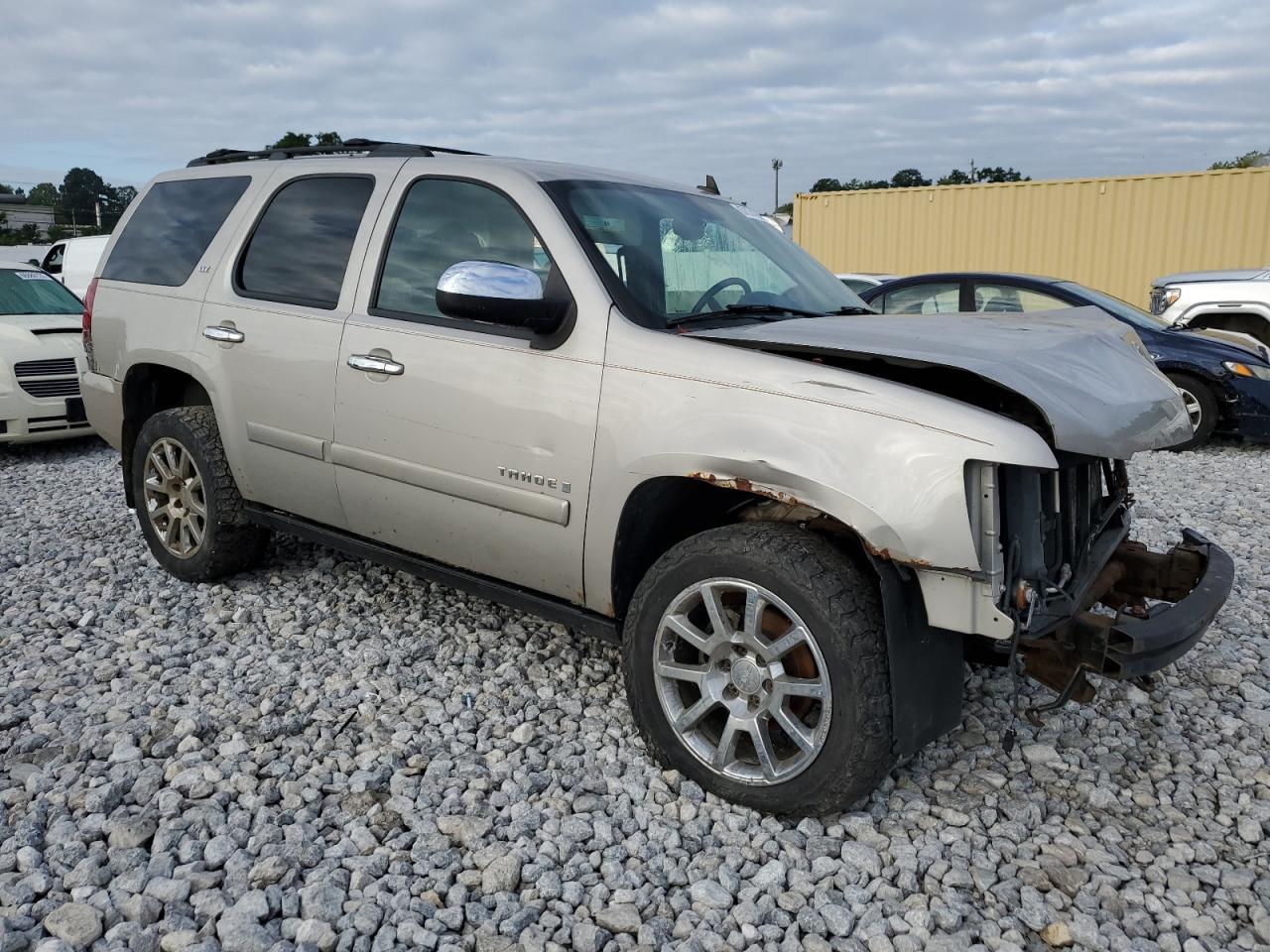 Photo 3 VIN: 1GNFK13038R102090 - CHEVROLET TAHOE 