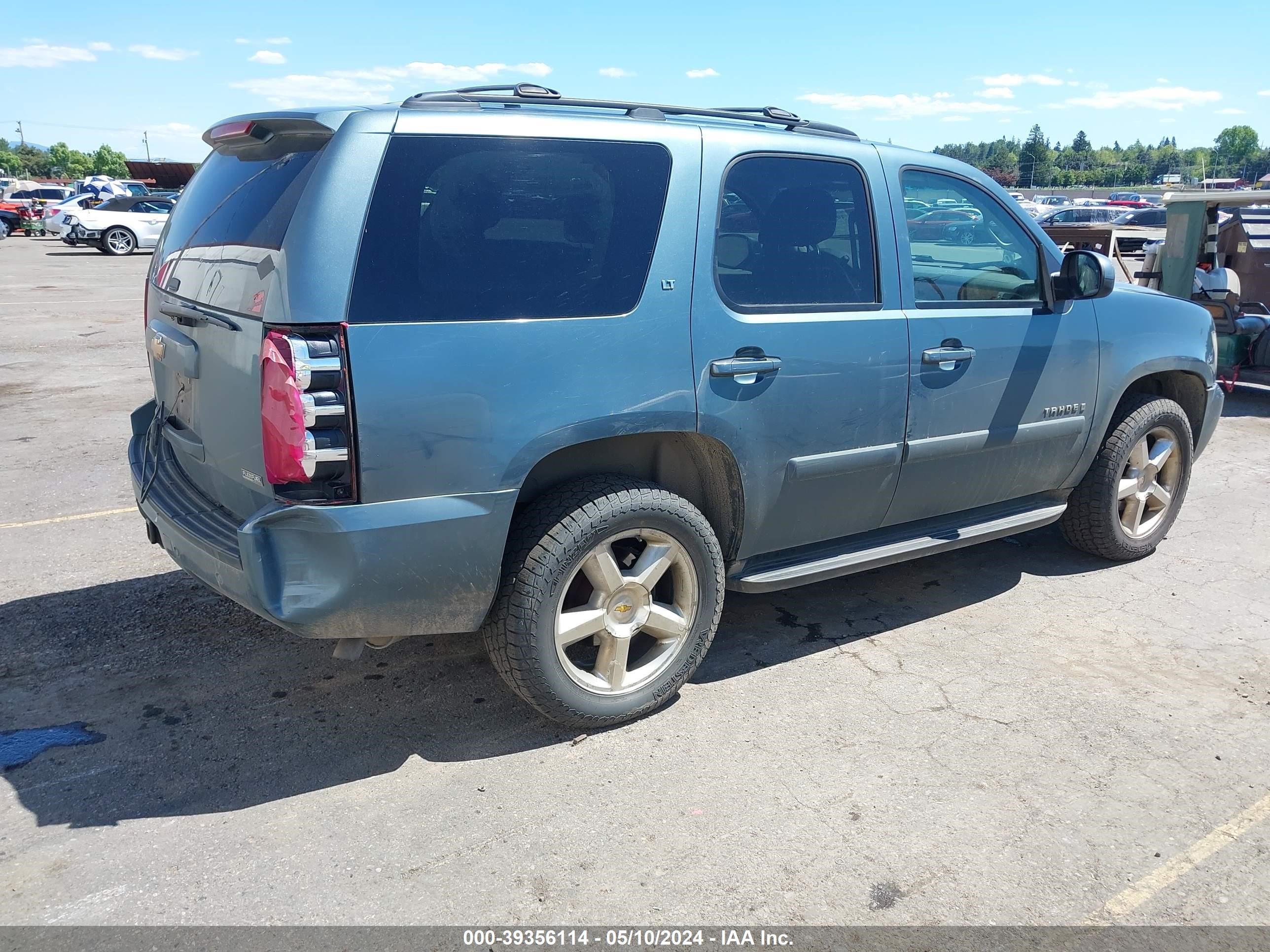 Photo 3 VIN: 1GNFK13038R104678 - CHEVROLET TAHOE 