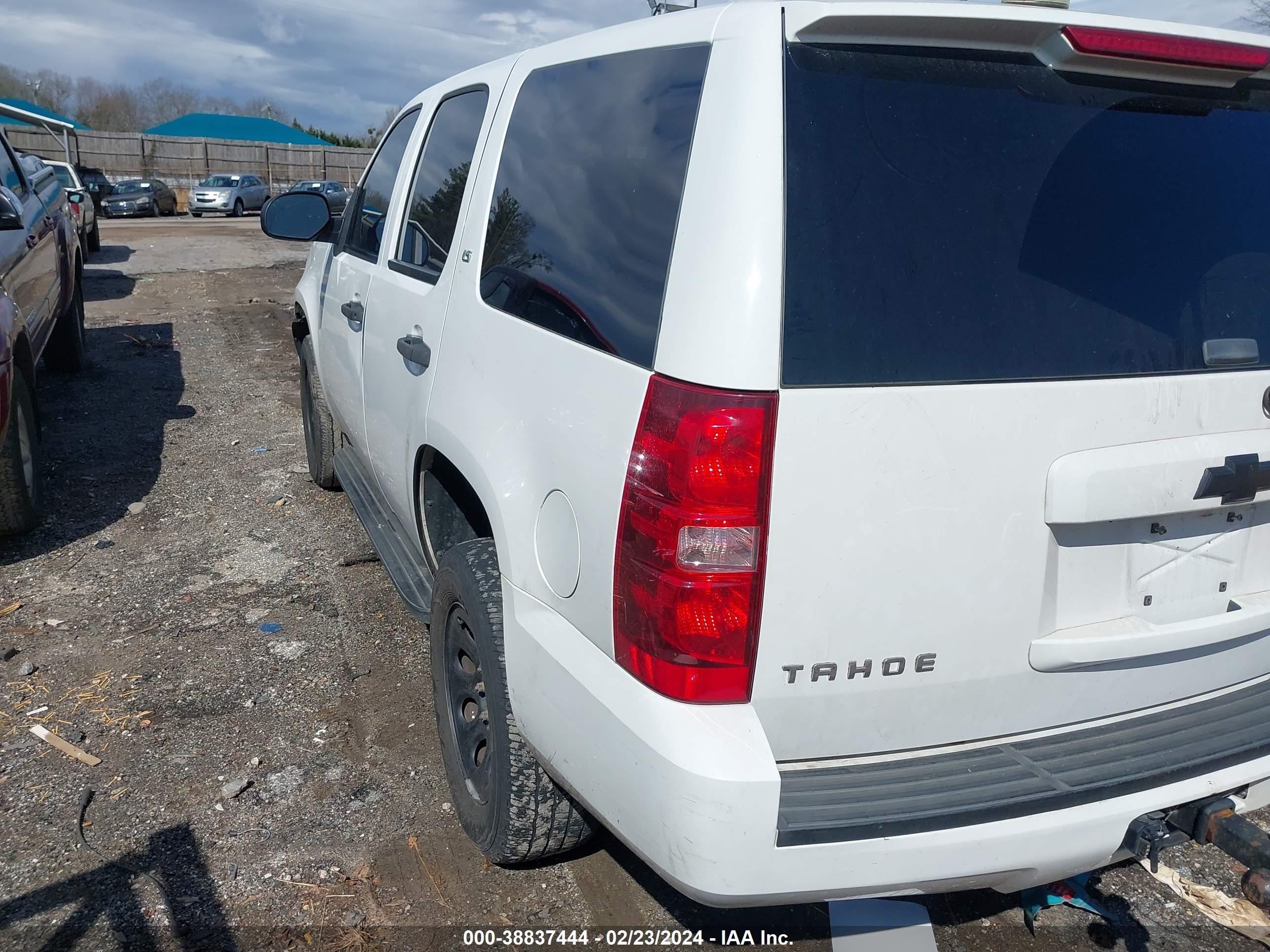 Photo 2 VIN: 1GNFK13047R430715 - CHEVROLET TAHOE 