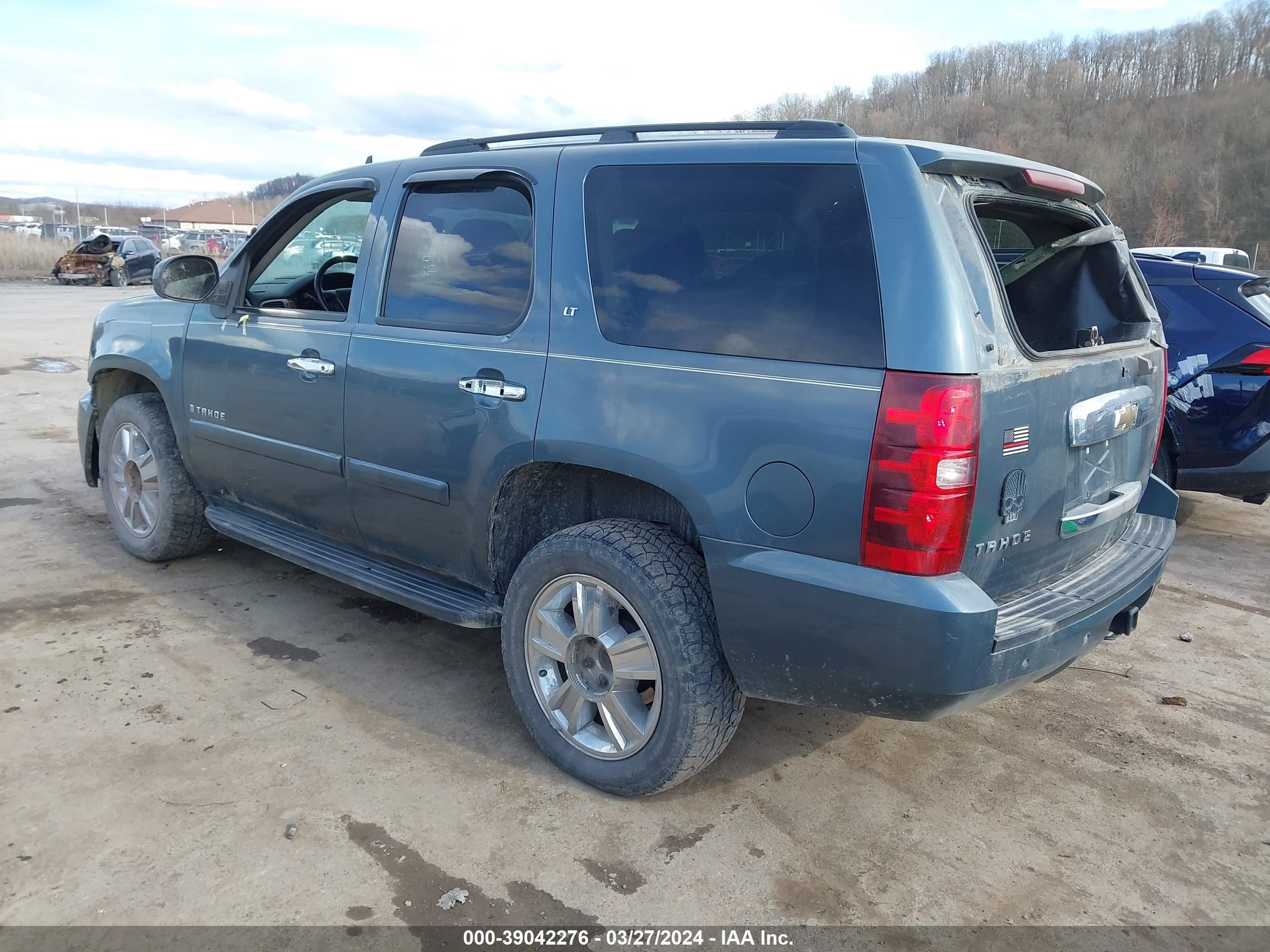 Photo 2 VIN: 1GNFK13048J198729 - CHEVROLET TAHOE 