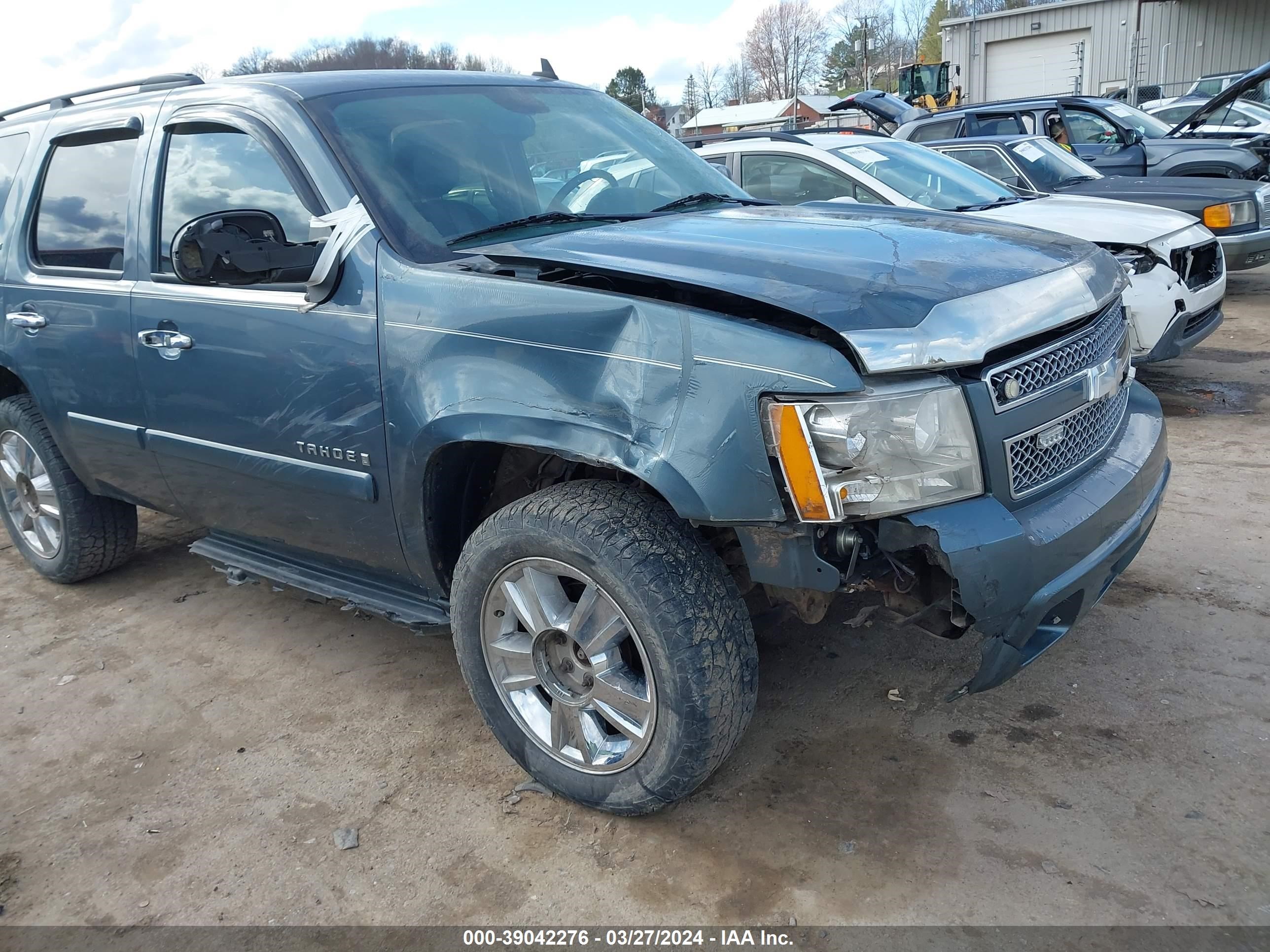 Photo 5 VIN: 1GNFK13048J198729 - CHEVROLET TAHOE 