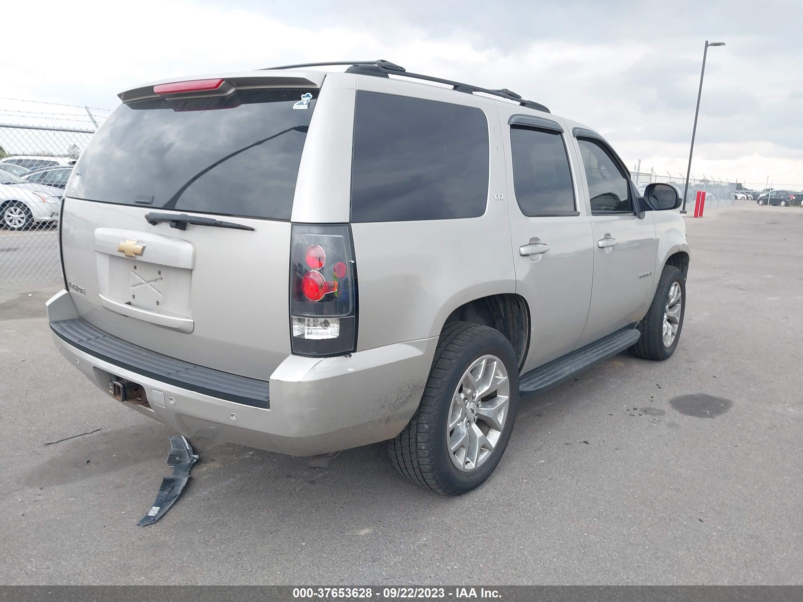 Photo 3 VIN: 1GNFK13057R155047 - CHEVROLET TAHOE 