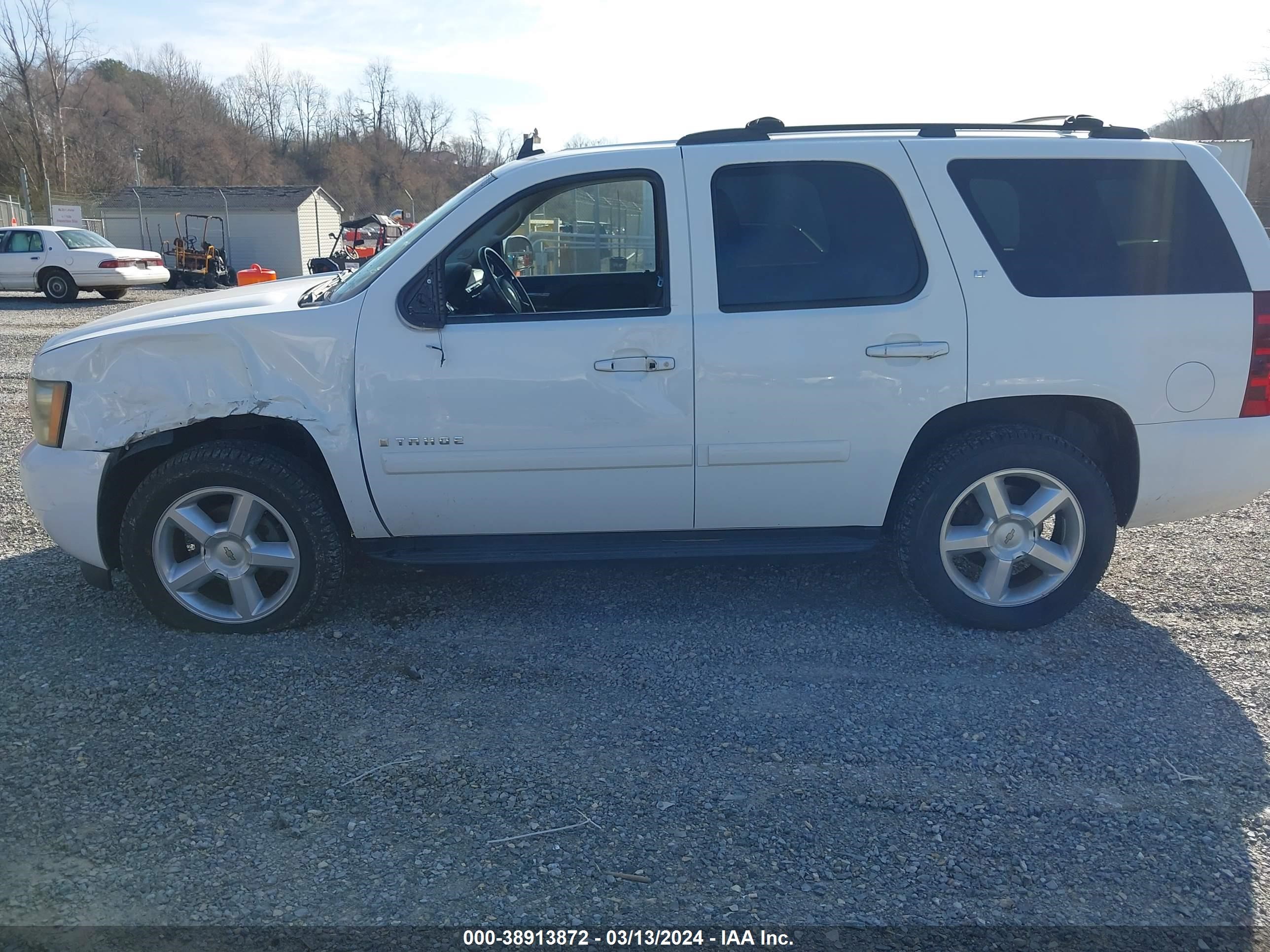 Photo 13 VIN: 1GNFK13058J213867 - CHEVROLET TAHOE 