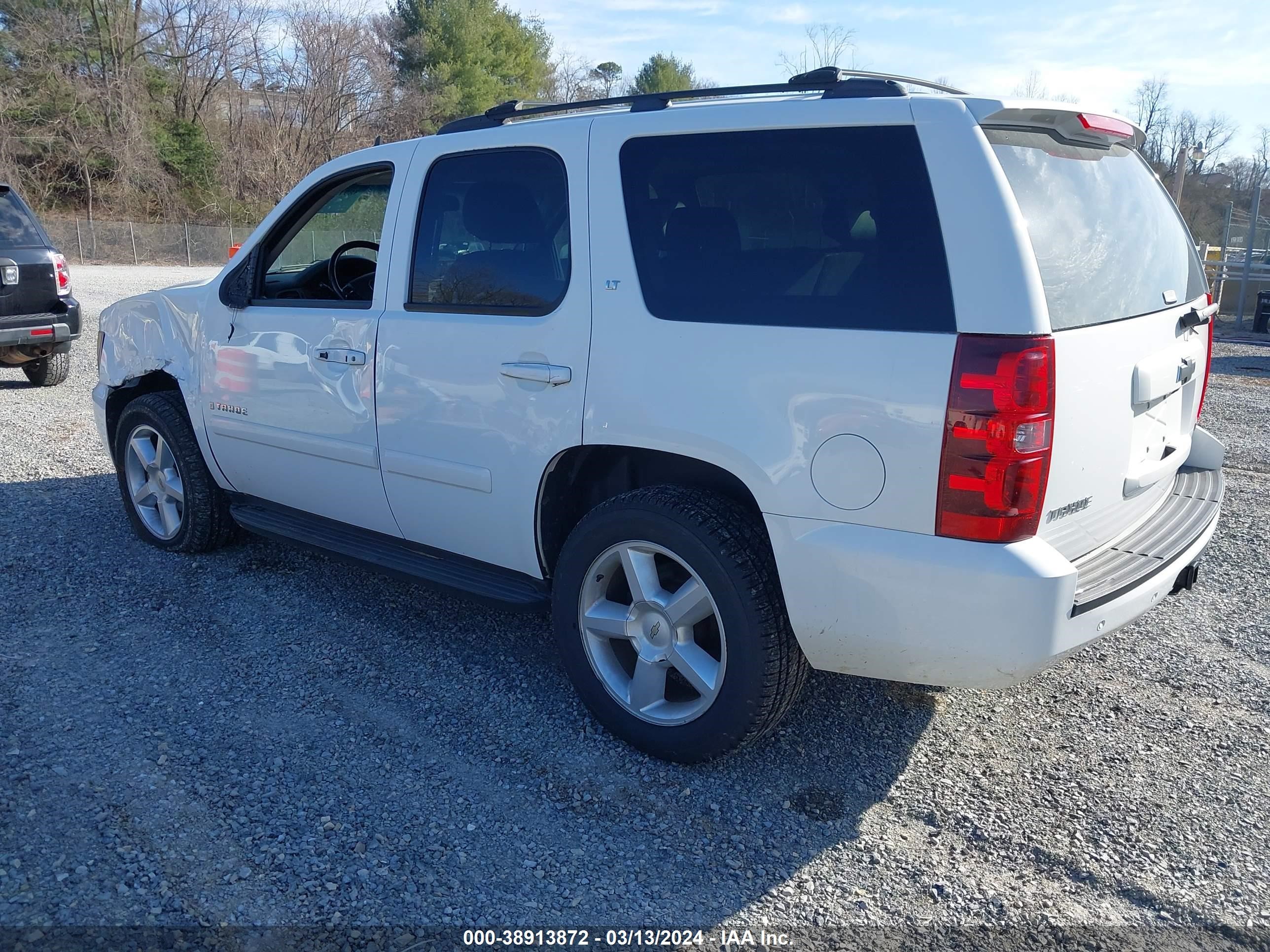 Photo 2 VIN: 1GNFK13058J213867 - CHEVROLET TAHOE 