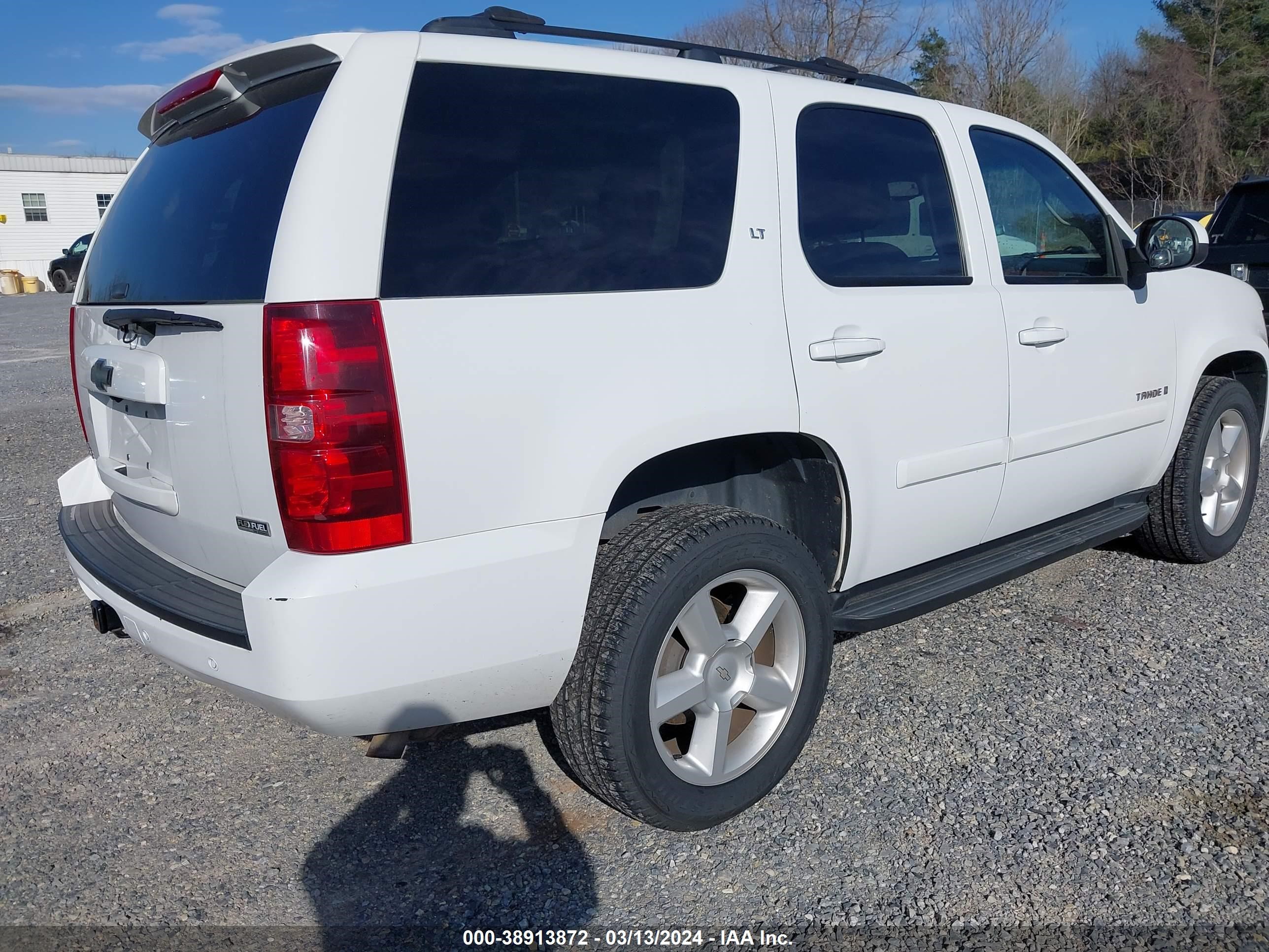 Photo 3 VIN: 1GNFK13058J213867 - CHEVROLET TAHOE 