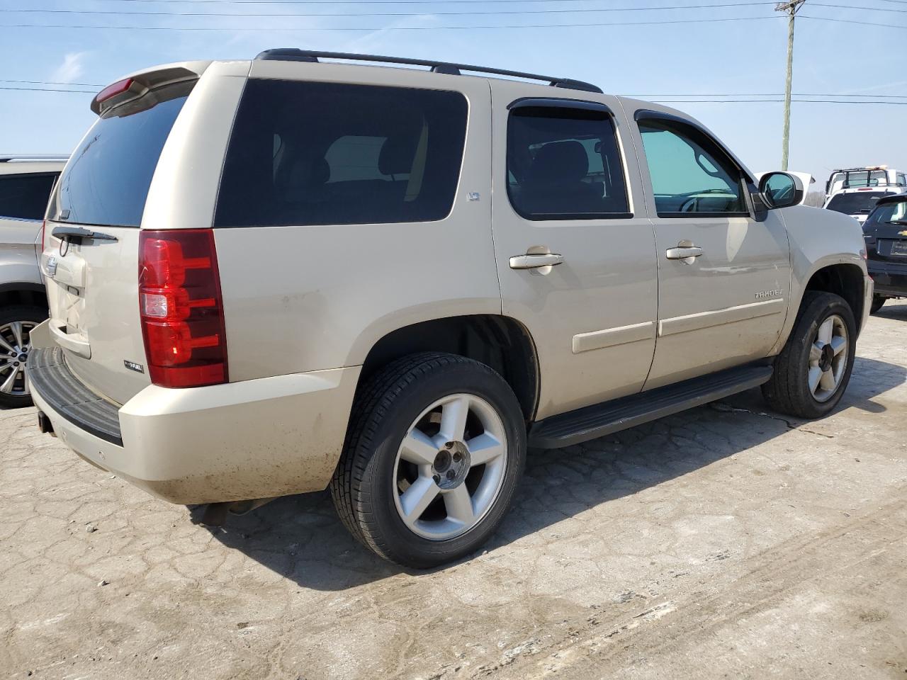 Photo 2 VIN: 1GNFK13068J111610 - CHEVROLET TAHOE 