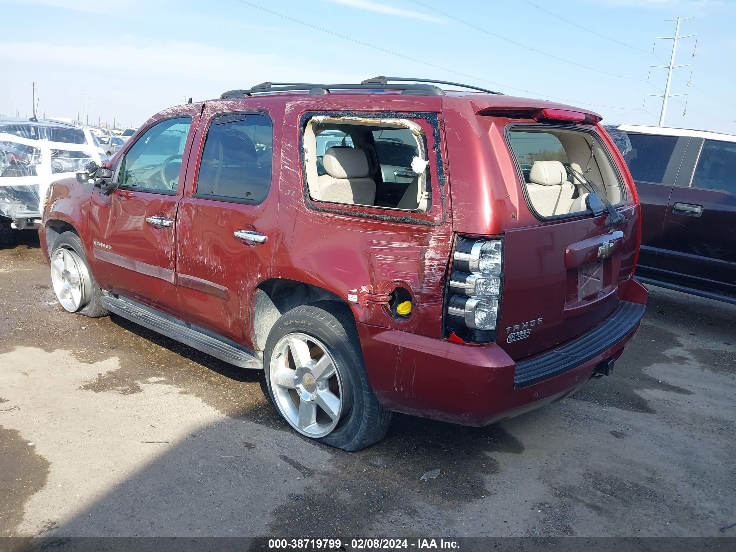 Photo 2 VIN: 1GNFK13068J196769 - CHEVROLET TAHOE 