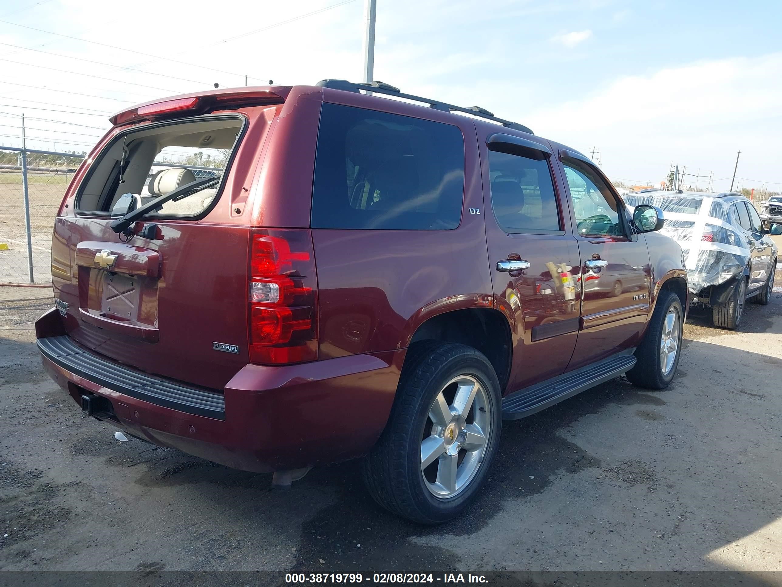 Photo 3 VIN: 1GNFK13068J196769 - CHEVROLET TAHOE 