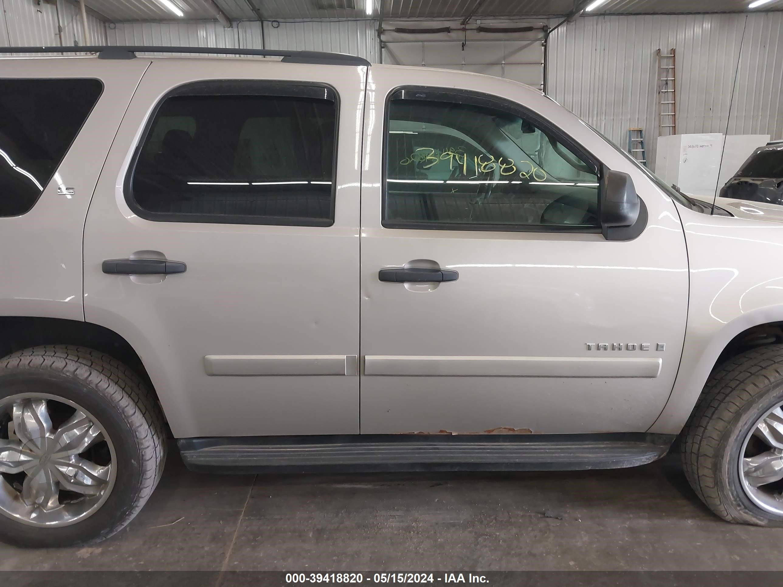 Photo 13 VIN: 1GNFK13068J236140 - CHEVROLET TAHOE 