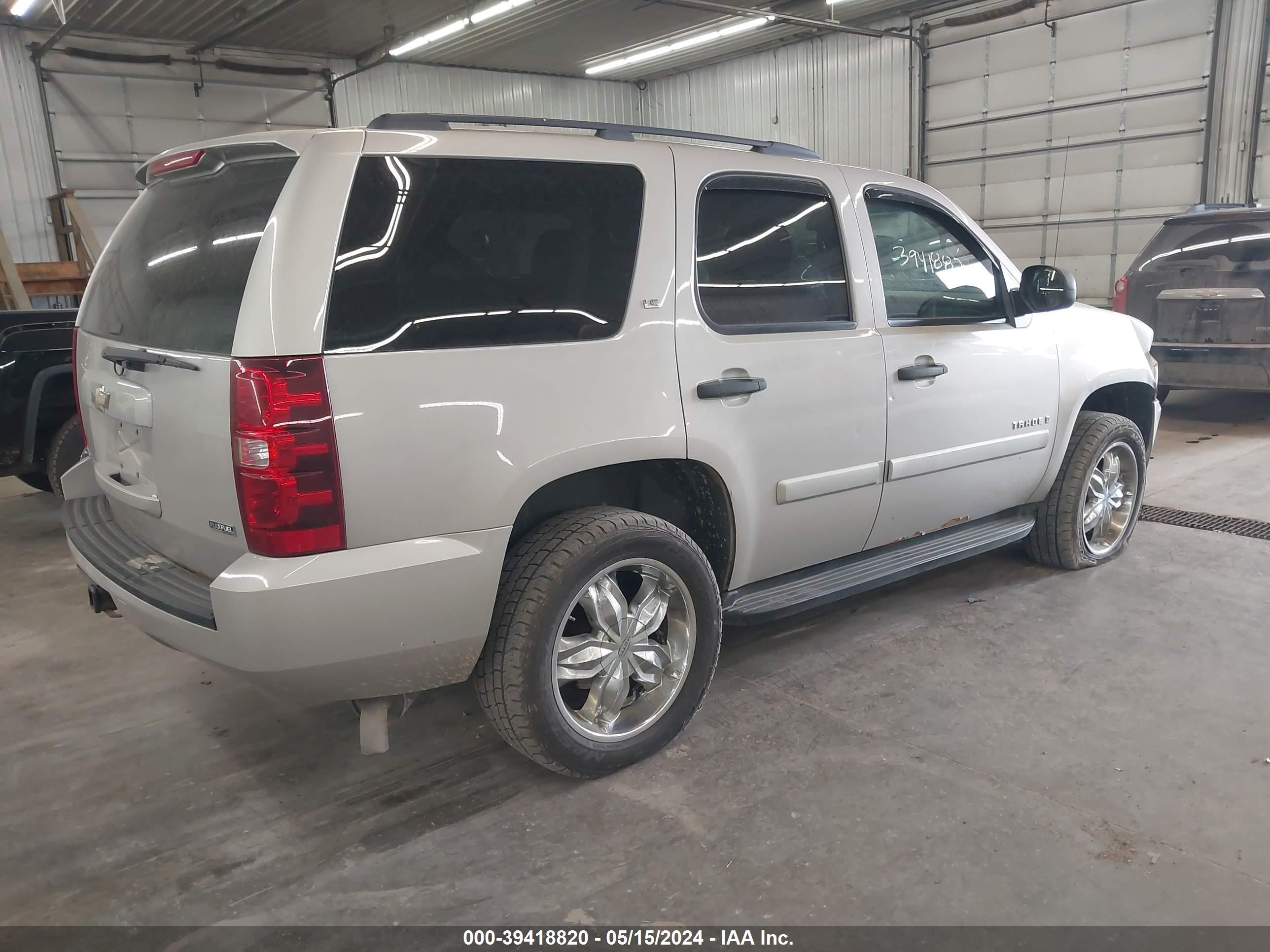 Photo 3 VIN: 1GNFK13068J236140 - CHEVROLET TAHOE 