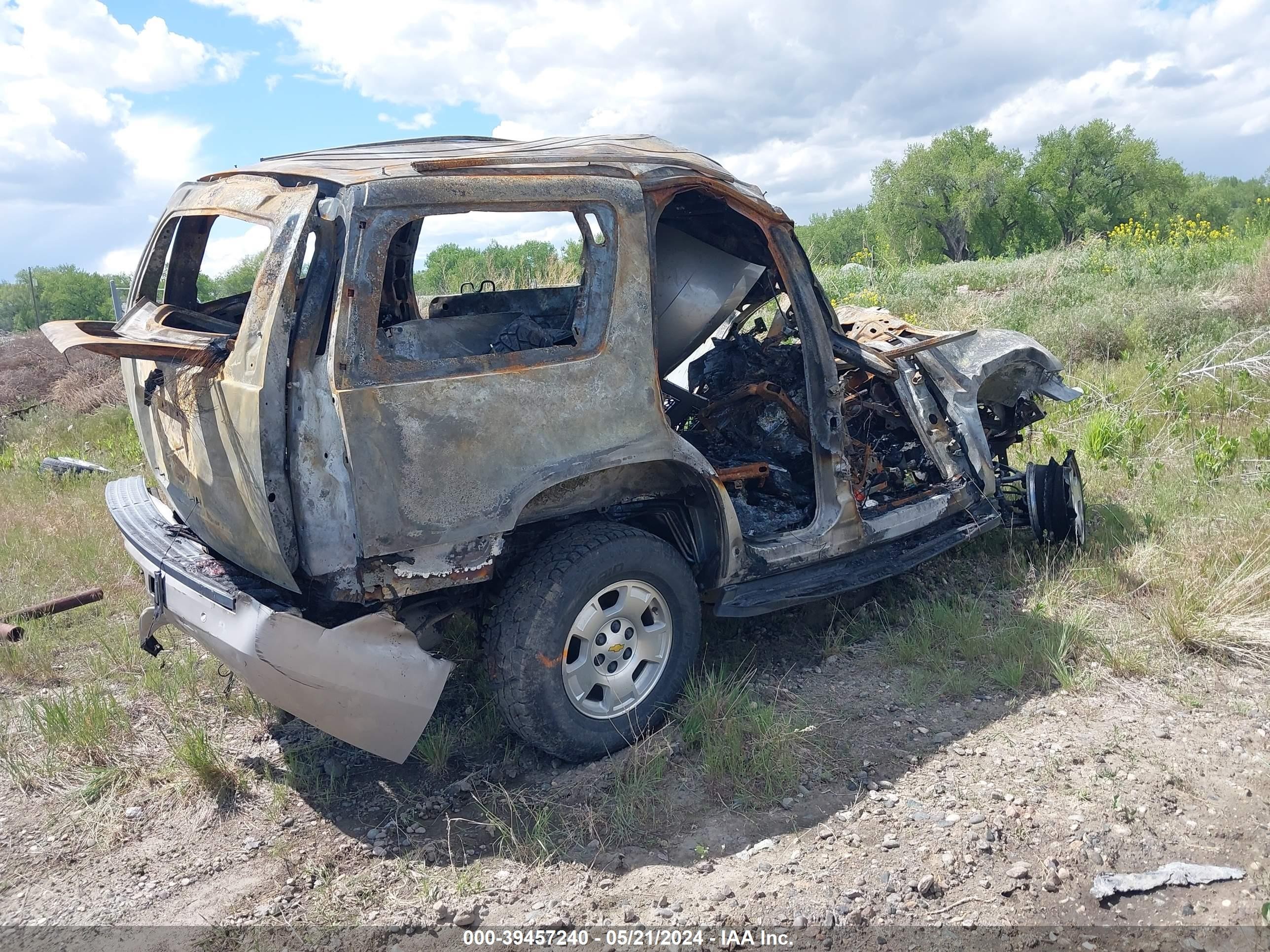 Photo 3 VIN: 1GNFK13069R254429 - CHEVROLET TAHOE 