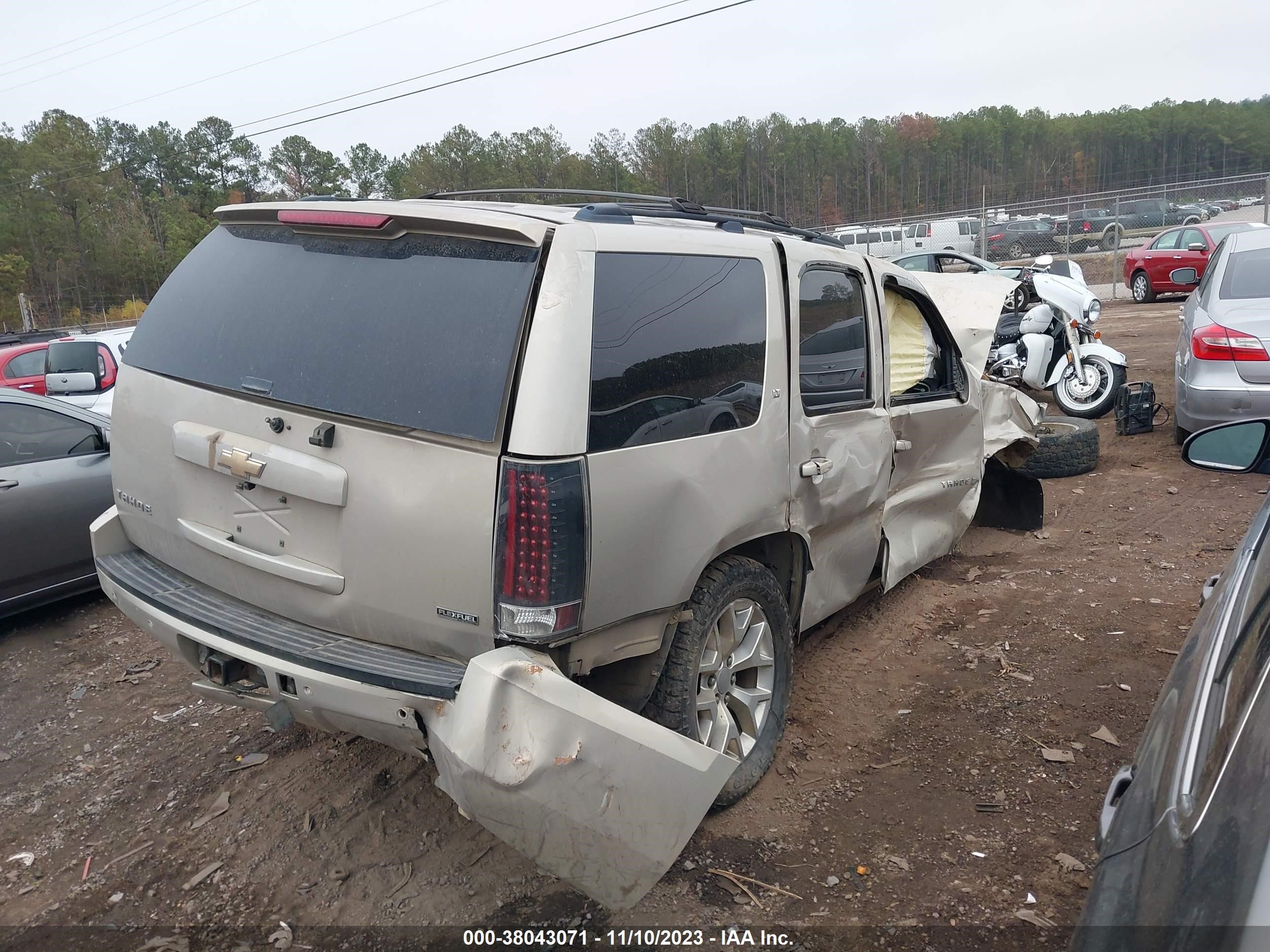 Photo 3 VIN: 1GNFK13077J339839 - CHEVROLET TAHOE 