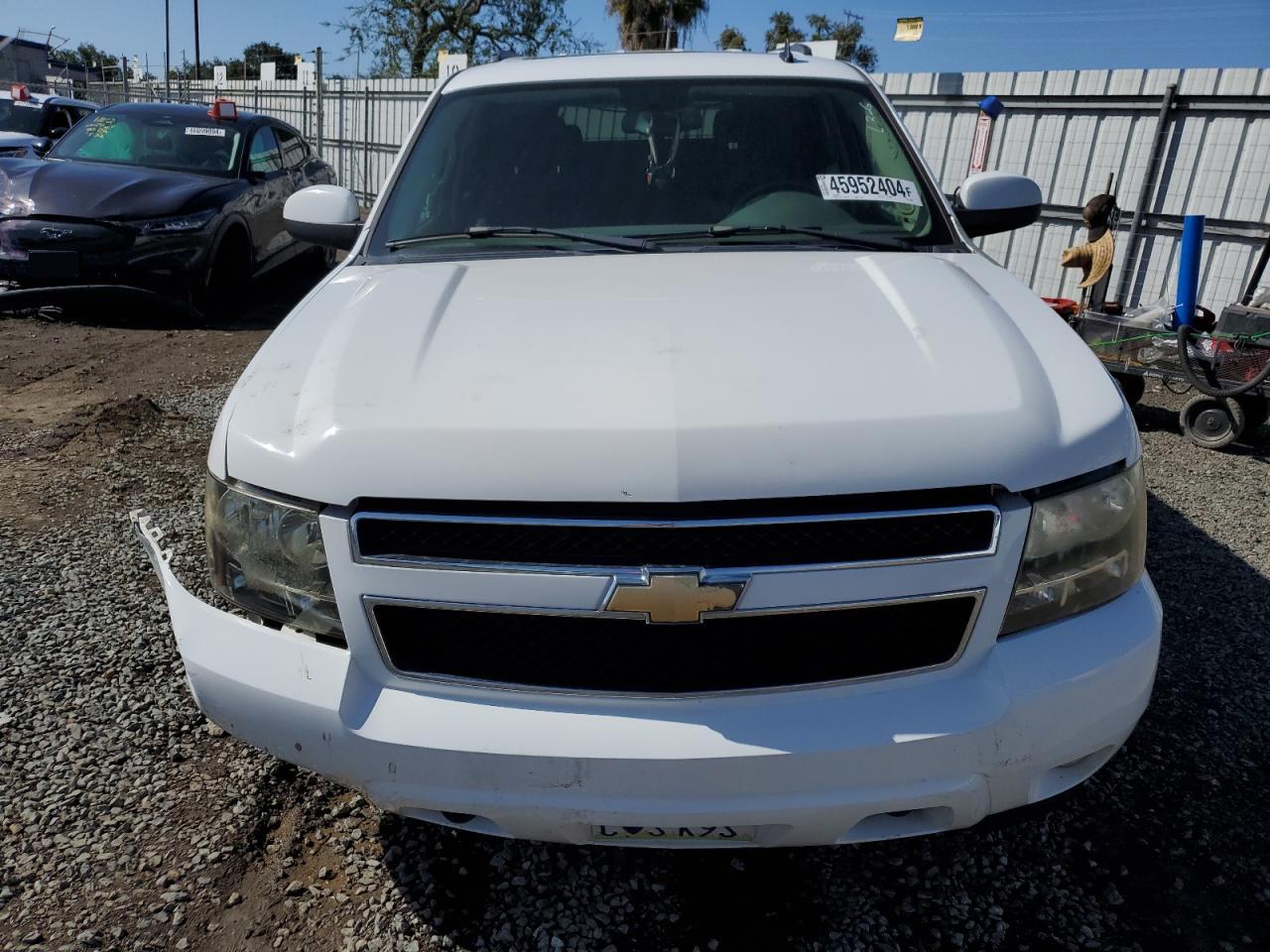 Photo 4 VIN: 1GNFK13077J396882 - CHEVROLET TAHOE 