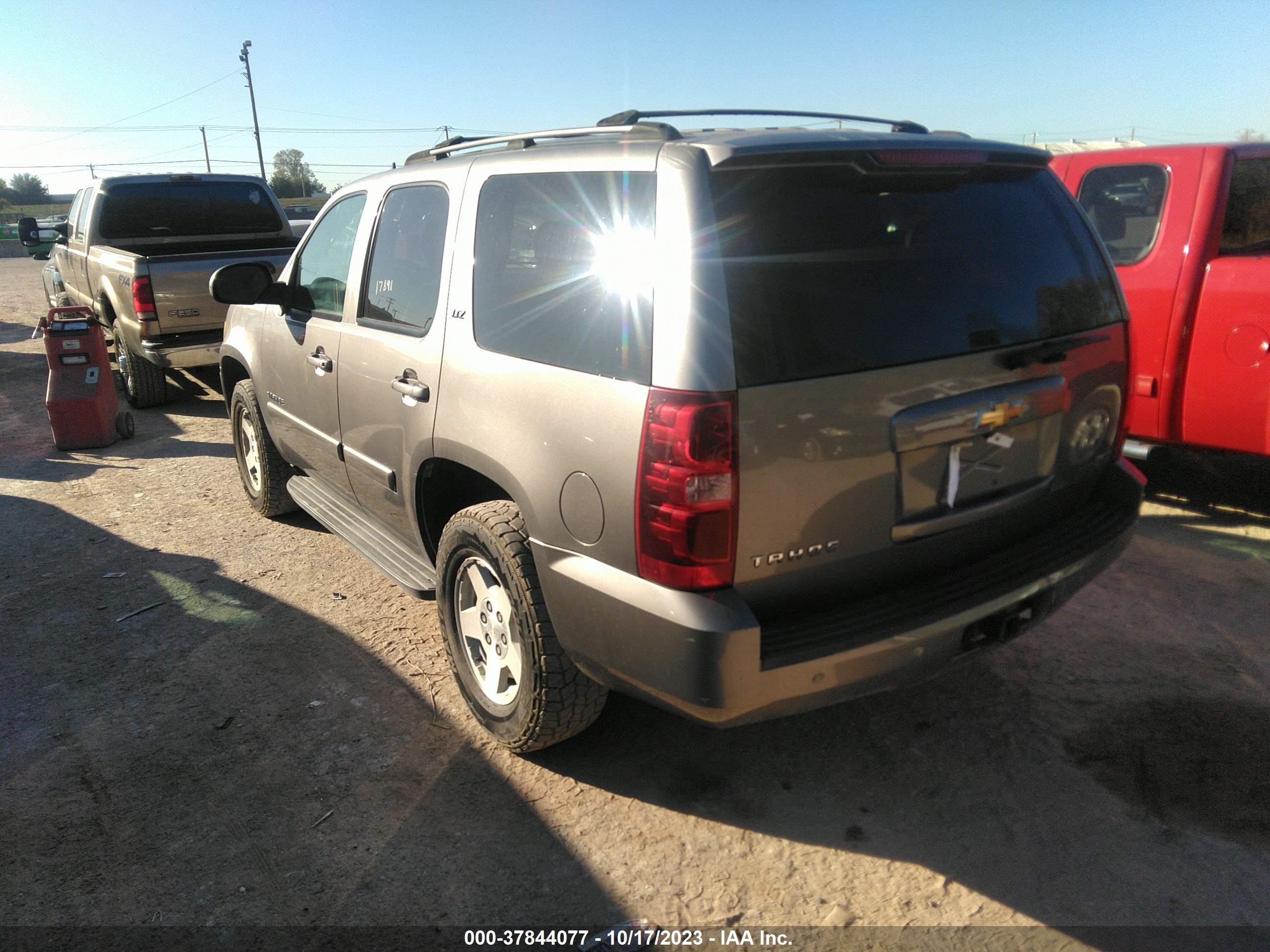 Photo 2 VIN: 1GNFK13077R270958 - CHEVROLET TAHOE 