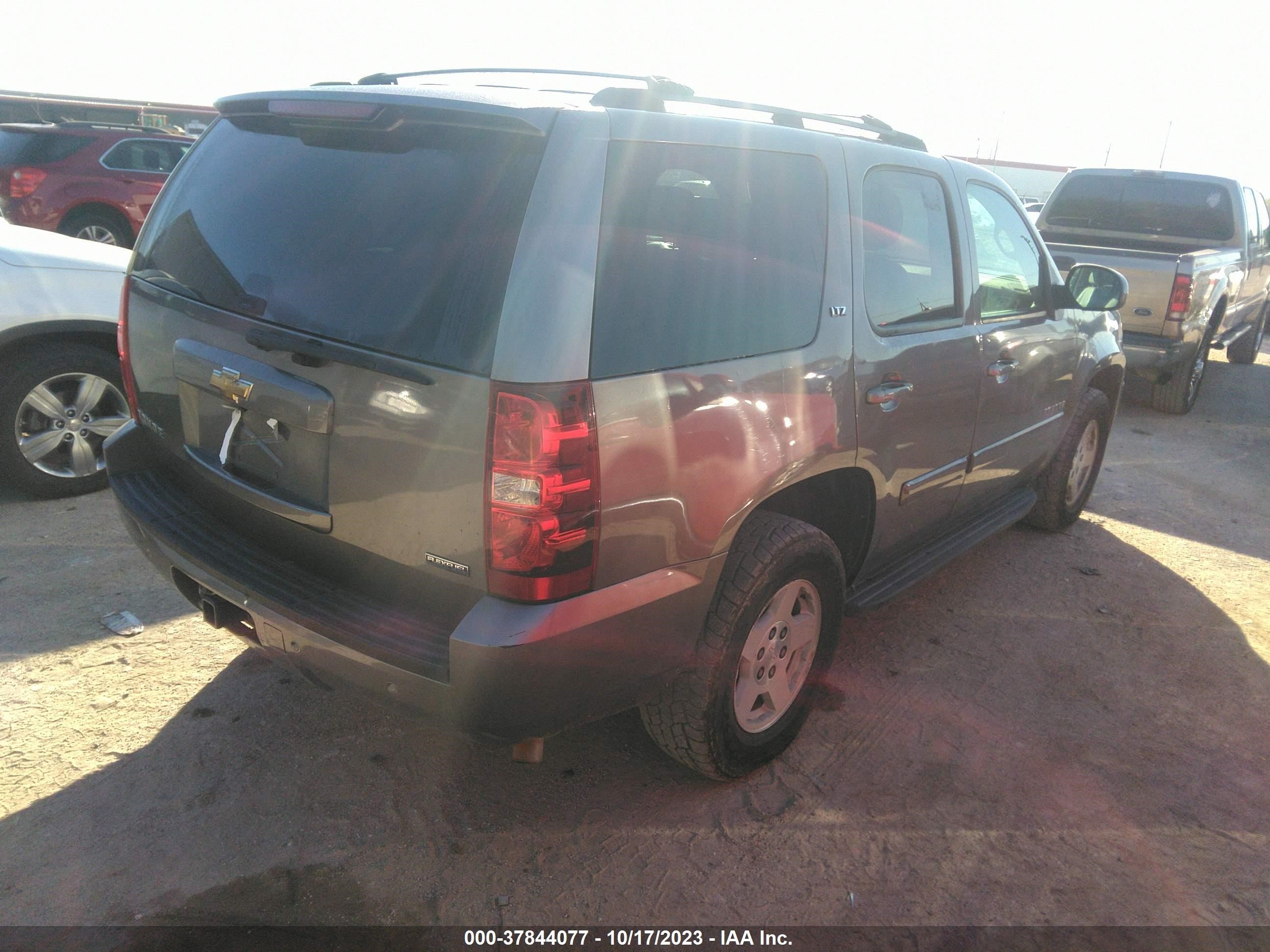 Photo 3 VIN: 1GNFK13077R270958 - CHEVROLET TAHOE 