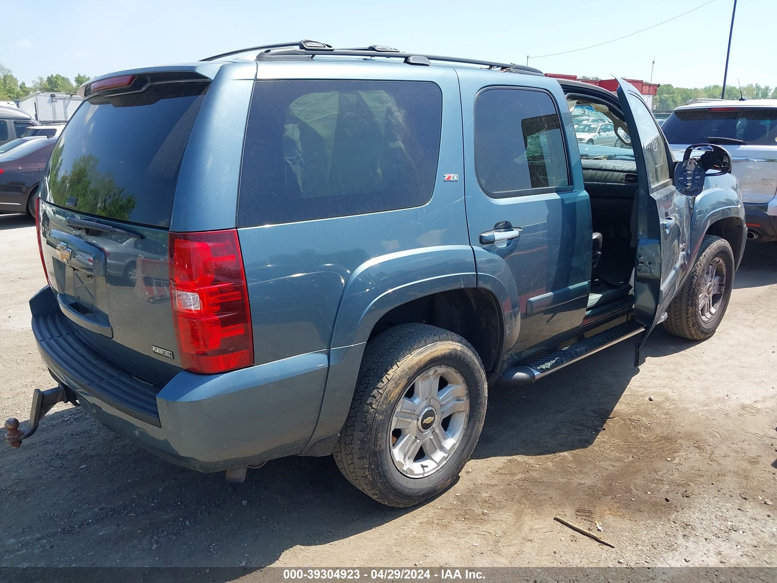 Photo 3 VIN: 1GNFK13078R112184 - CHEVROLET TAHOE 