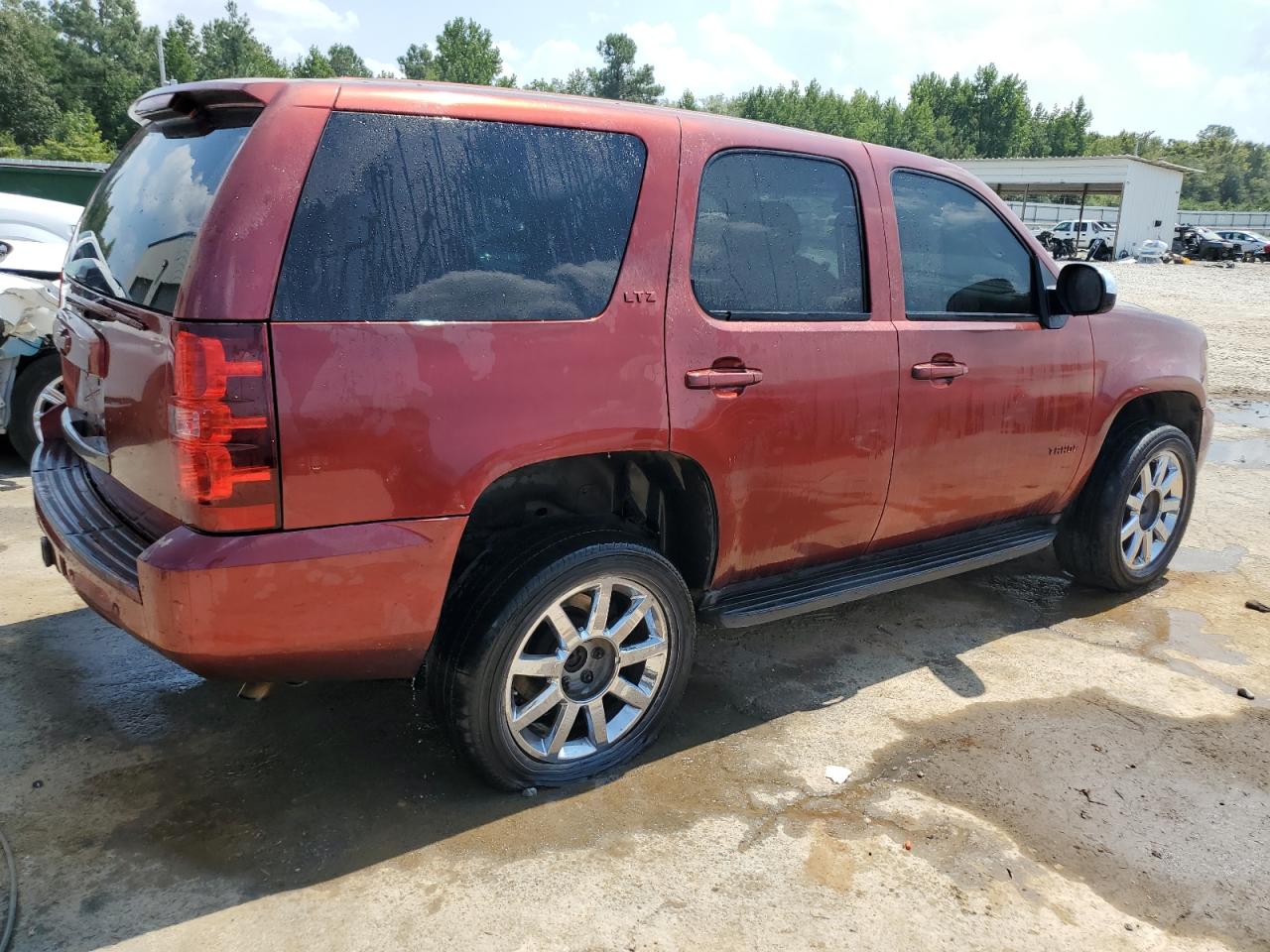 Photo 2 VIN: 1GNFK13087R195719 - CHEVROLET TAHOE 