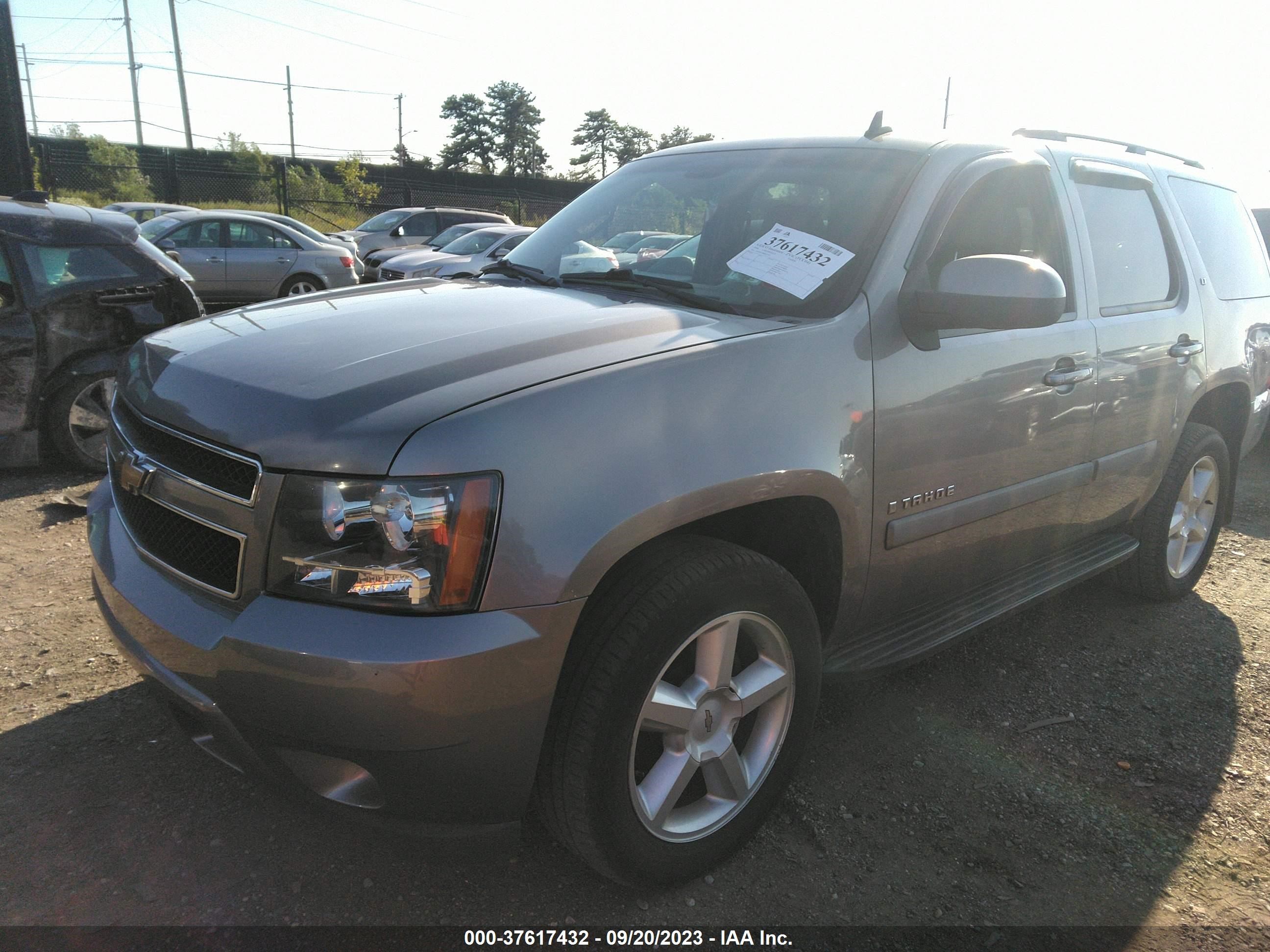 Photo 1 VIN: 1GNFK13088R257671 - CHEVROLET TAHOE 