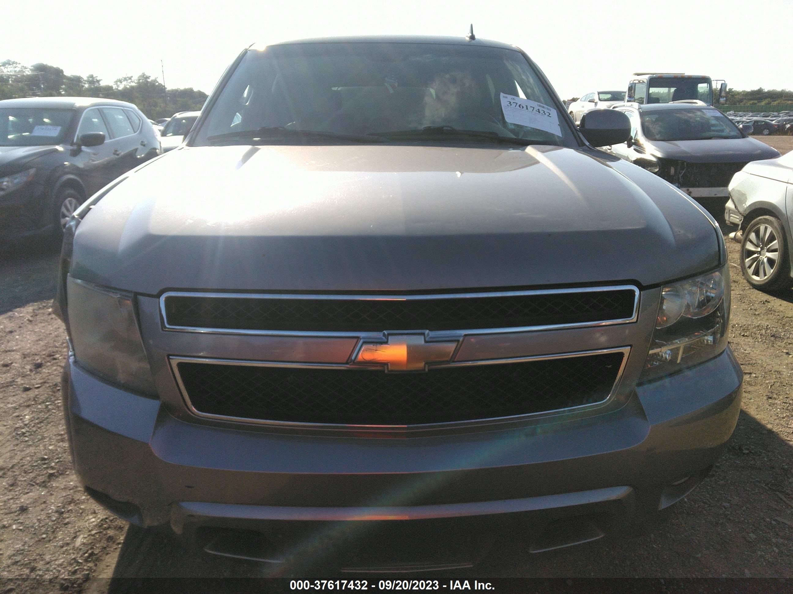 Photo 11 VIN: 1GNFK13088R257671 - CHEVROLET TAHOE 