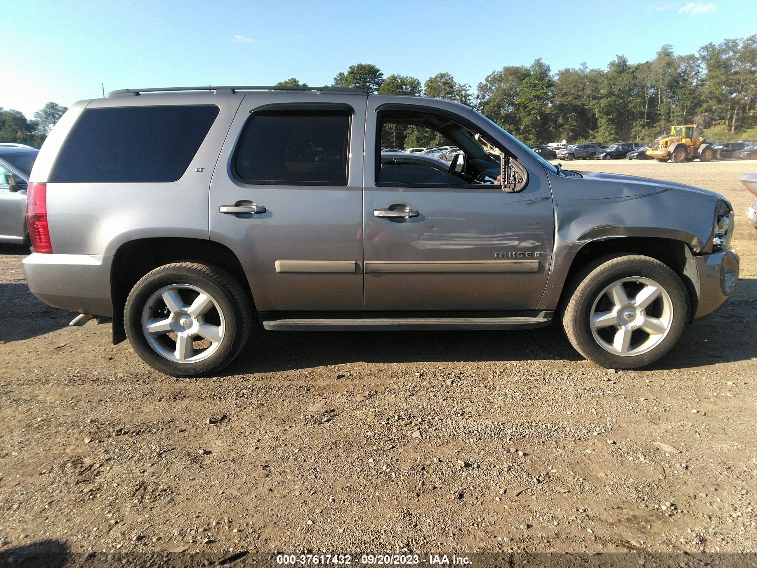 Photo 12 VIN: 1GNFK13088R257671 - CHEVROLET TAHOE 