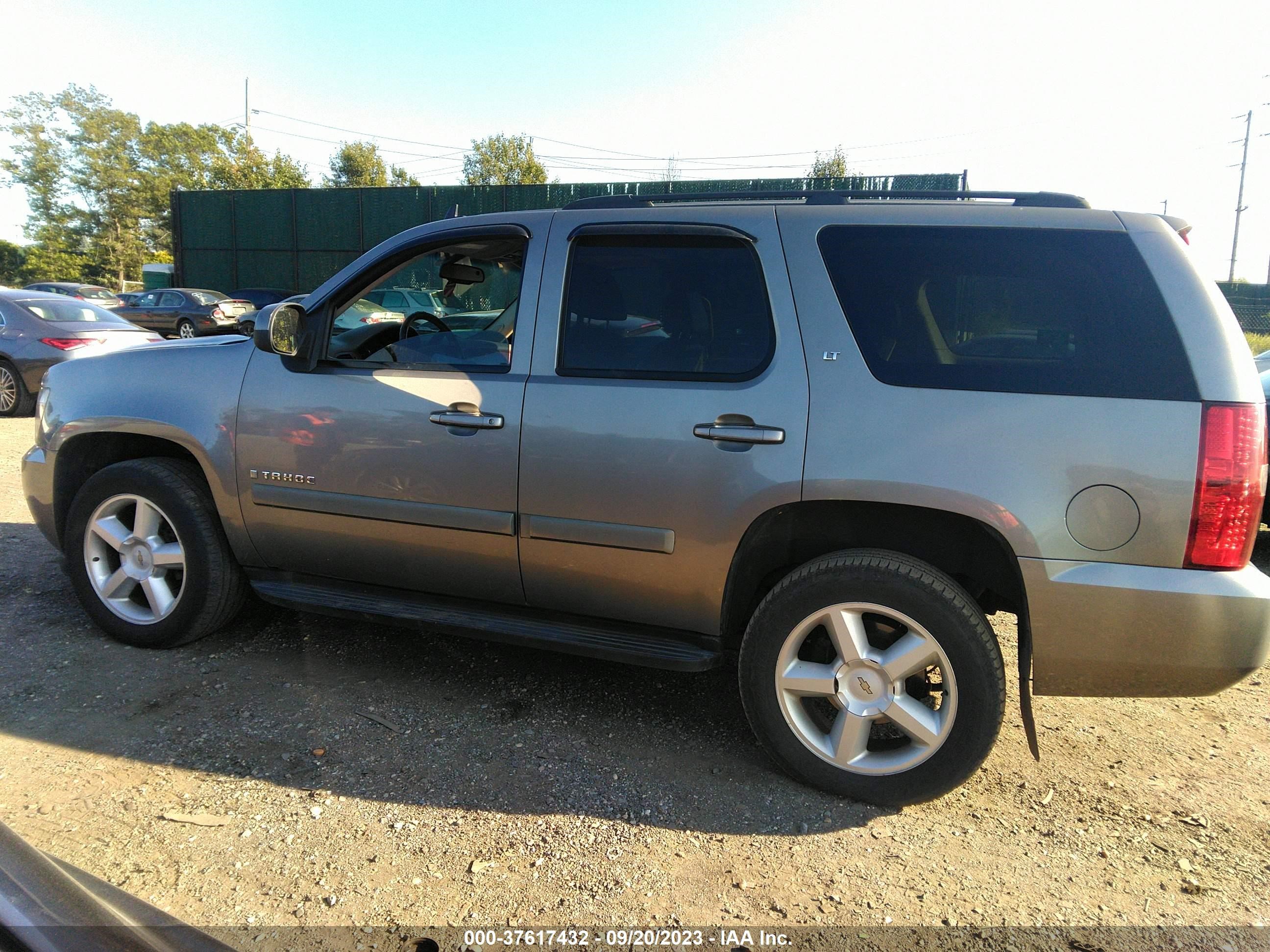 Photo 13 VIN: 1GNFK13088R257671 - CHEVROLET TAHOE 