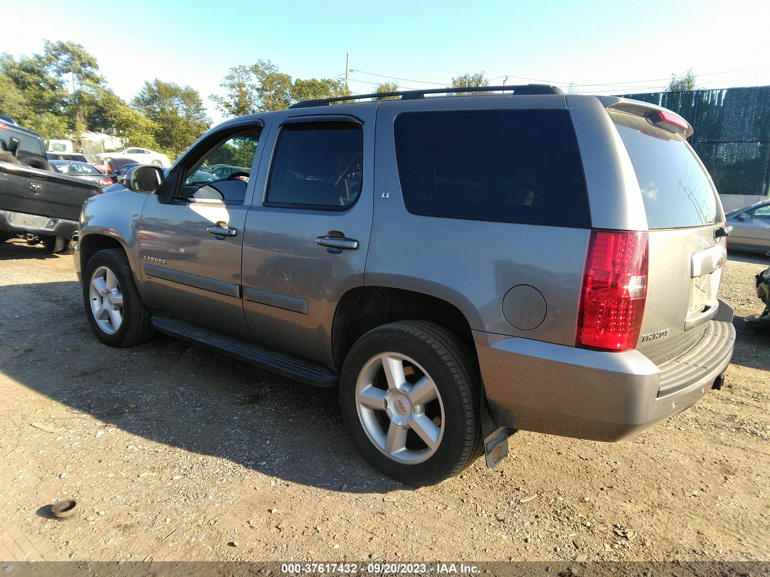 Photo 2 VIN: 1GNFK13088R257671 - CHEVROLET TAHOE 