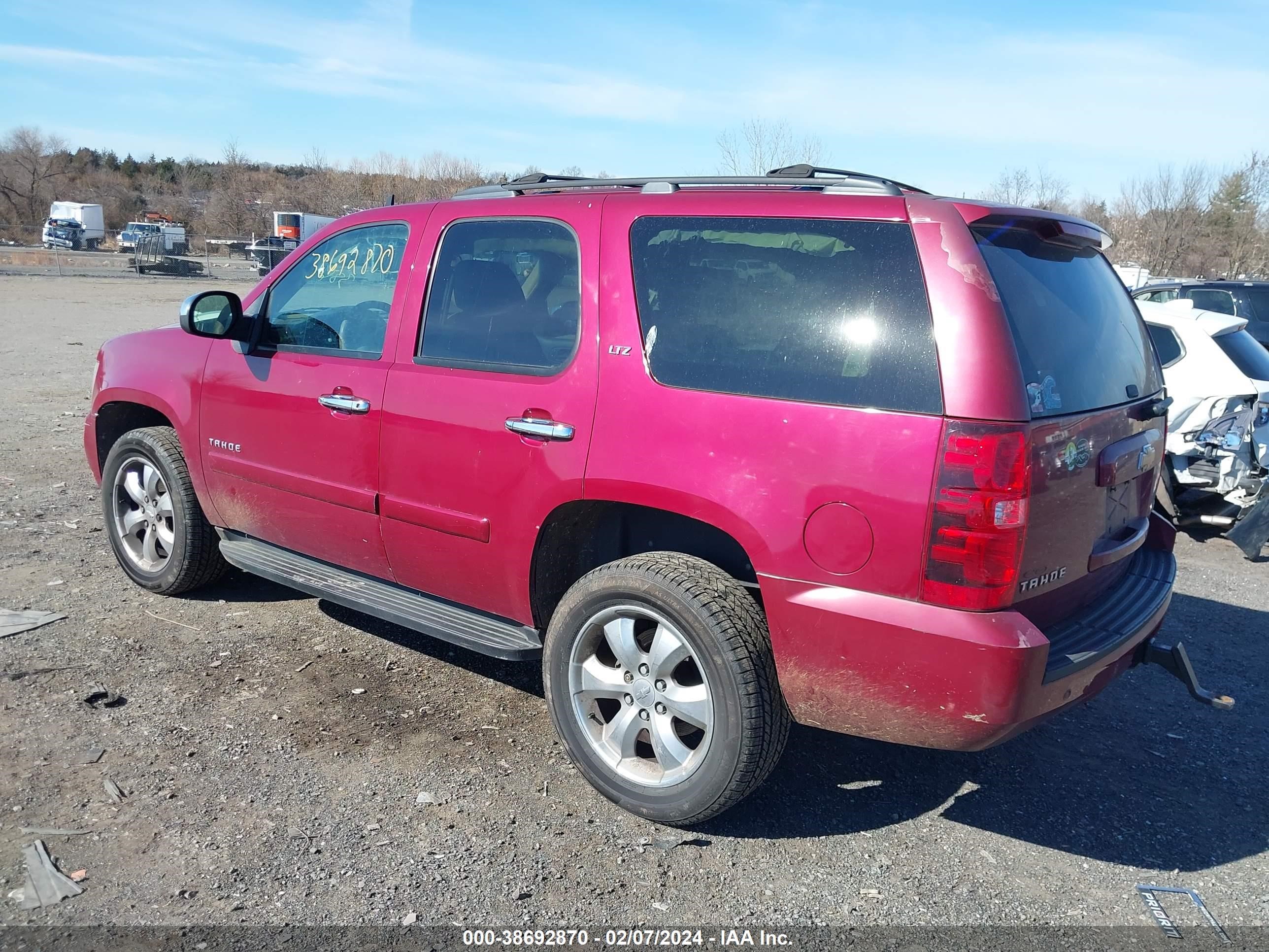 Photo 2 VIN: 1GNFK13097R402019 - CHEVROLET TAHOE 