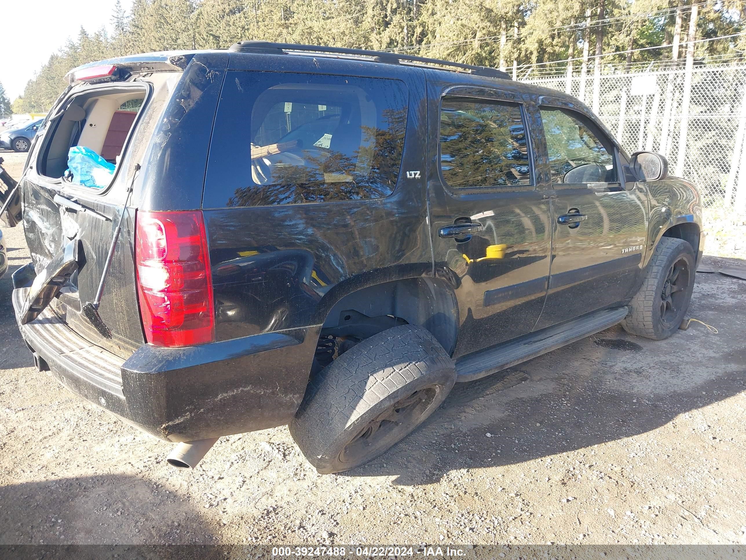 Photo 3 VIN: 1GNFK130X7J117716 - CHEVROLET TAHOE 