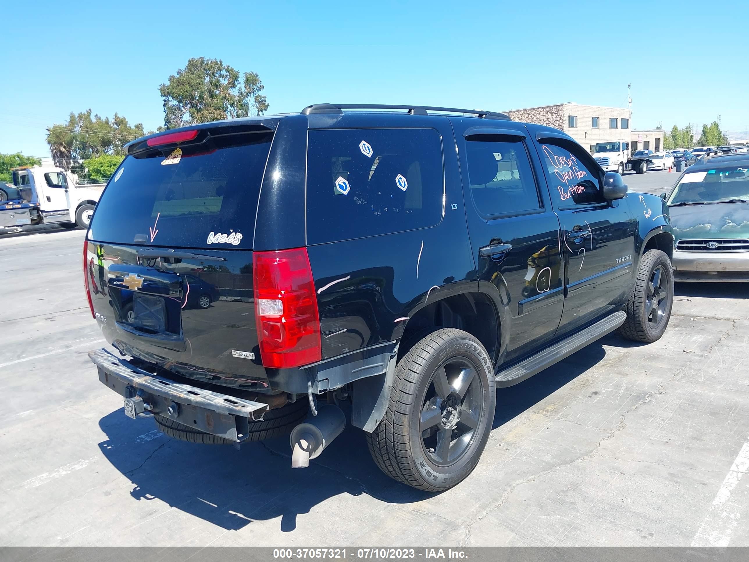 Photo 3 VIN: 1GNFK130X8J150846 - CHEVROLET TAHOE 